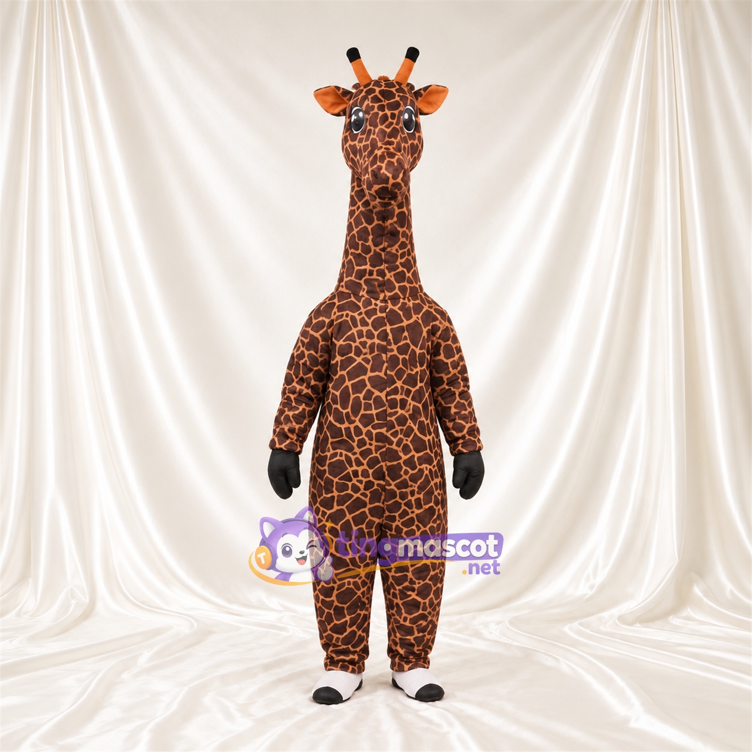 Maskottchenkostüm Giraffe – braun / creme – Kleines Fleckenmuster; Zehen (weiß) Maskottchenkostüm Giraffe – braun / creme – Kleines Fleckenmuster; Zehen (weiß)