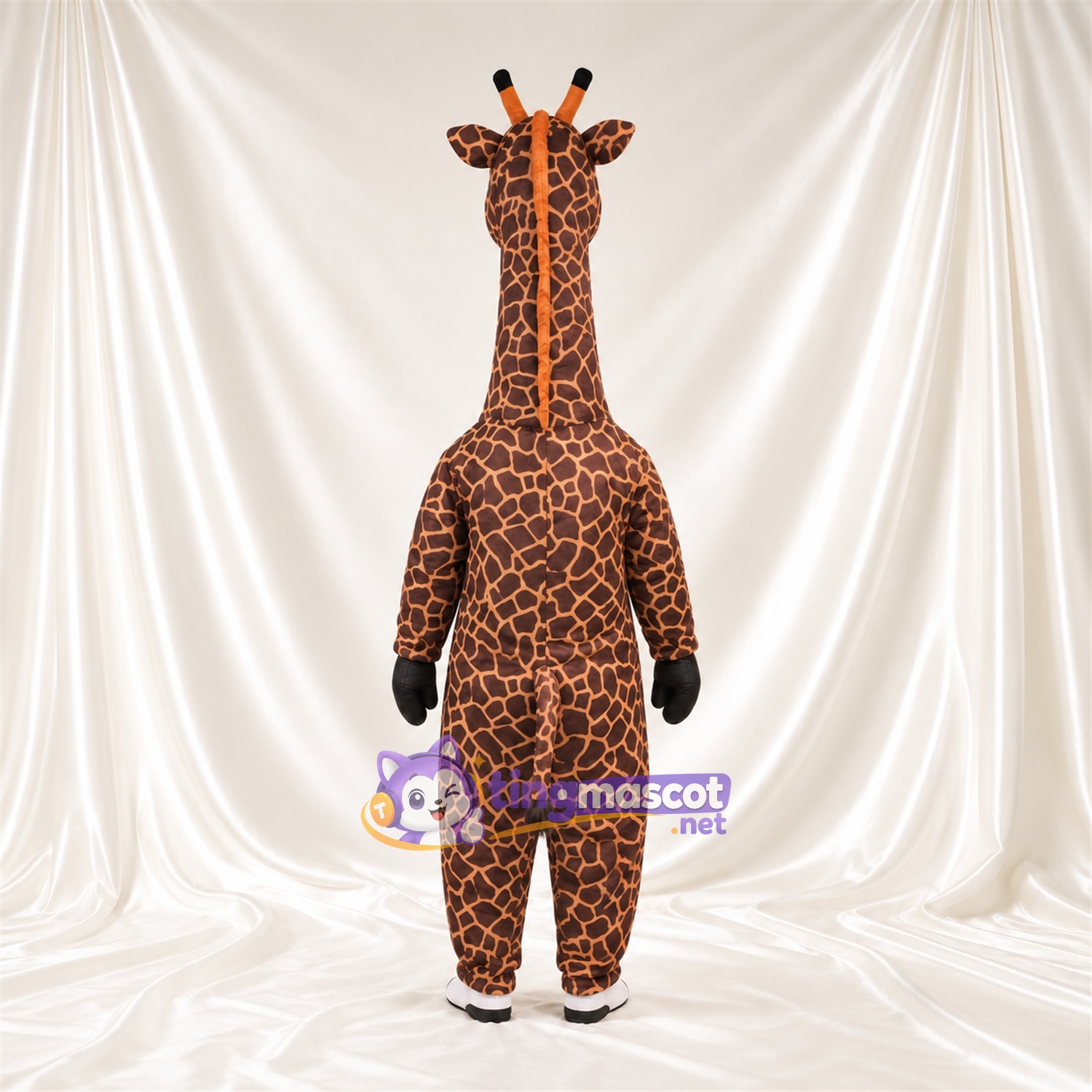 Maskottchenkostüm Giraffe – braun / creme – Kleines Fleckenmuster; Zehen (weiß) Maskottchenkostüm Giraffe – braun / creme – Kleines Fleckenmuster; Zehen (weiß)