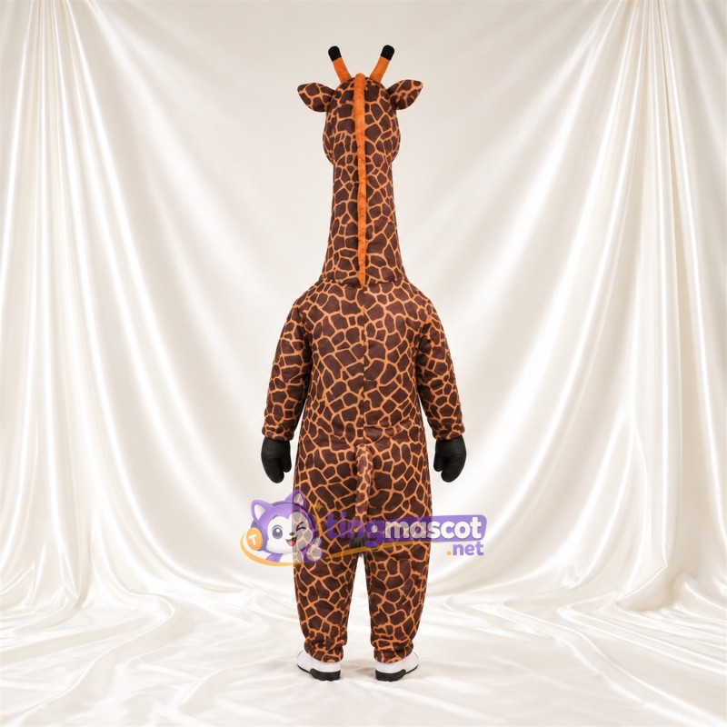 Maskottchenkostüm Giraffe – braun / creme – Kleines Fleckenmuster; Zehen (weiß) Maskottchenkostüm Giraffe – braun / creme – Kleines Fleckenmuster; Zehen (weiß)