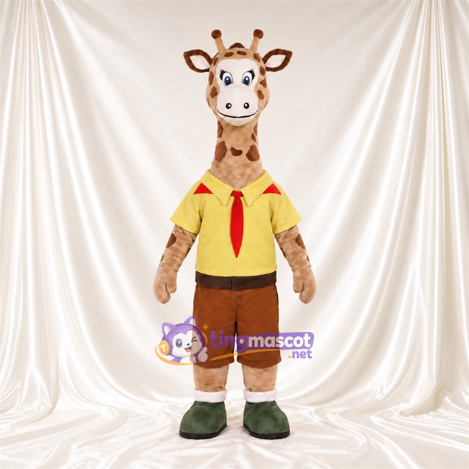Costume de mascotte Girafe – marron / crème – Chemise (jaune); Short (marron) Costume de mascotte Girafe – marron / crème – Chemise (jaune); Short (marron)