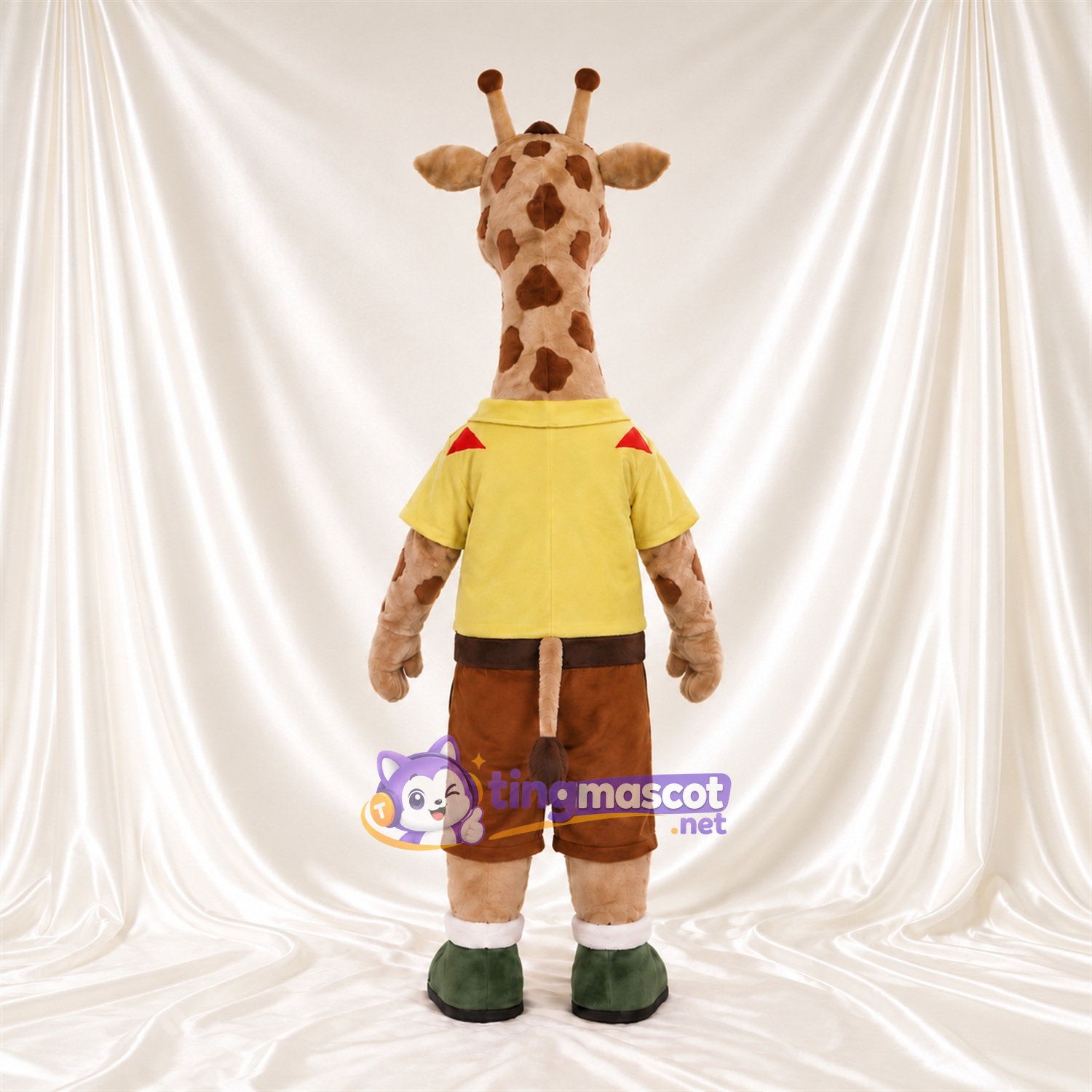Costume de mascotte Girafe – marron / crème – Chemise (jaune); Short (marron) Costume de mascotte Girafe – marron / crème – Chemise (jaune); Short (marron)