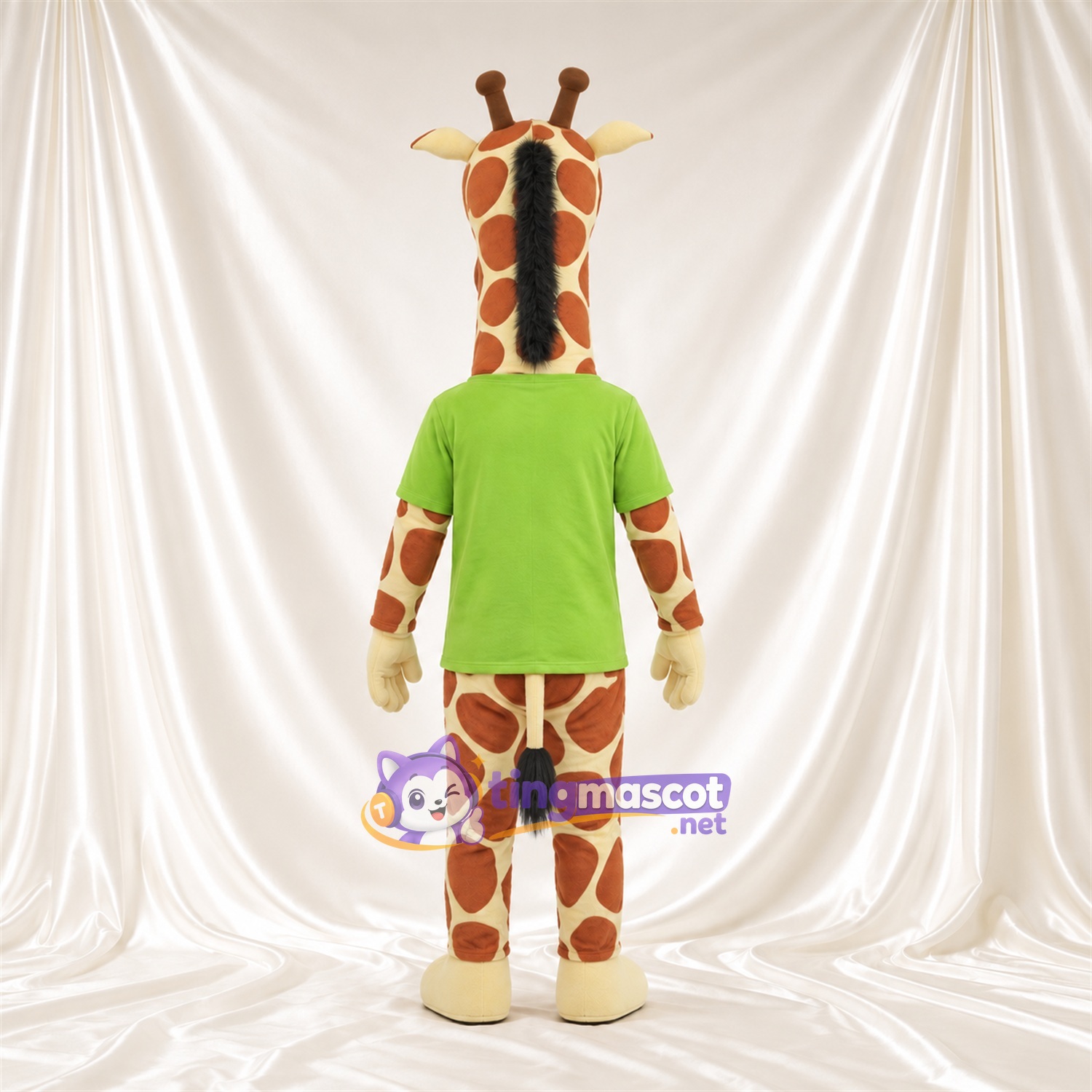 Costume de mascotte Girafe – marron / crème – Chemise (vert); Crinière (noir) Costume de mascotte Girafe – marron / crème – Chemise (vert); Crinière (noir)