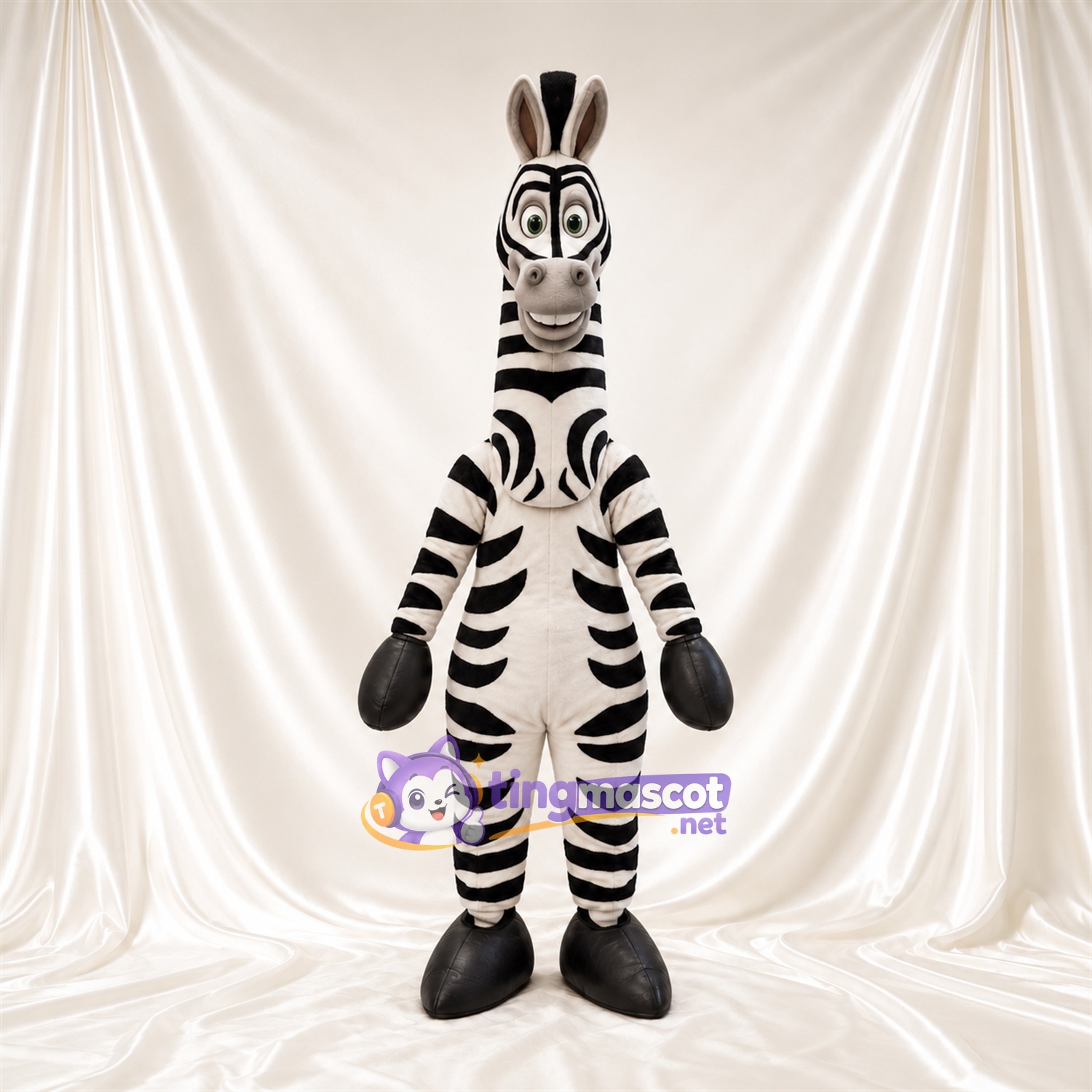 Maskottchenkostüm Zebra – schwarz / weiß – Langer Hals; Hufe (schwarz) Maskottchenkostüm Zebra – schwarz / weiß – Langer Hals; Hufe (schwarz)