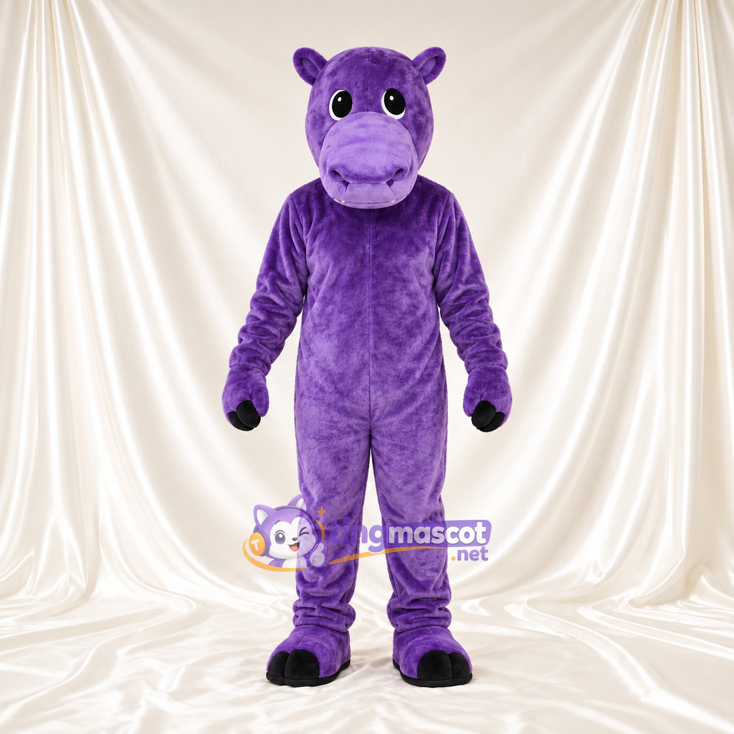 Costume de mascotte Hippopotame – violet – Petites oreilles rondes; Pieds (noir) Costume de mascotte Hippopotame – violet – Petites oreilles rondes; Pieds (noir)