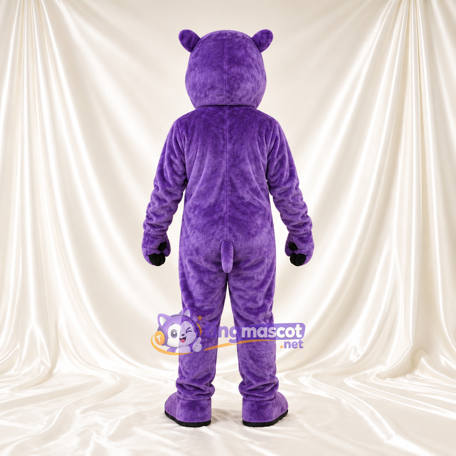 Costume de mascotte Hippopotame – violet – Petites oreilles rondes; Pieds (noir) Costume de mascotte Hippopotame – violet – Petites oreilles rondes; Pieds (noir)