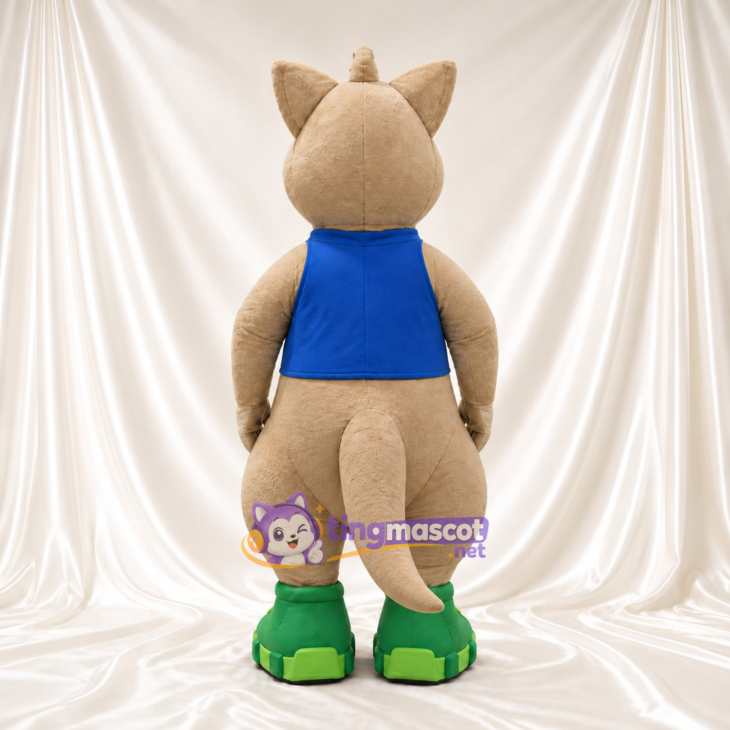Costume de mascotte Kangourou – brun clair – Chemise (bleu); Poche ventrale Costume de mascotte Kangourou – brun clair – Chemise (bleu); Poche ventrale