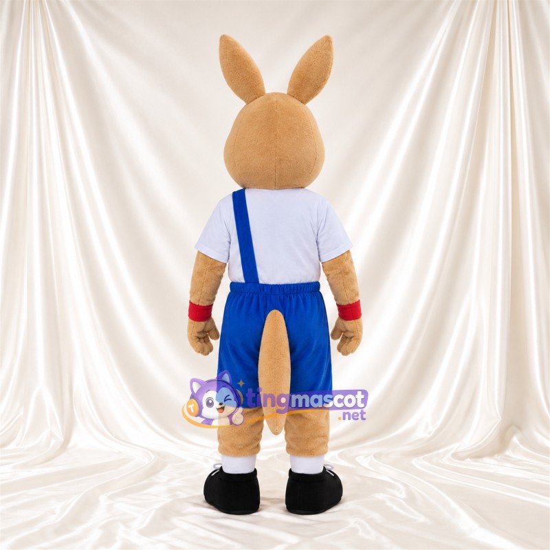 Costume de mascotte Kangourou – brun clair – Chemise (blanc); Salopette (bleu) Costume de mascotte Kangourou – brun clair – Chemise (blanc); Salopette (bleu)