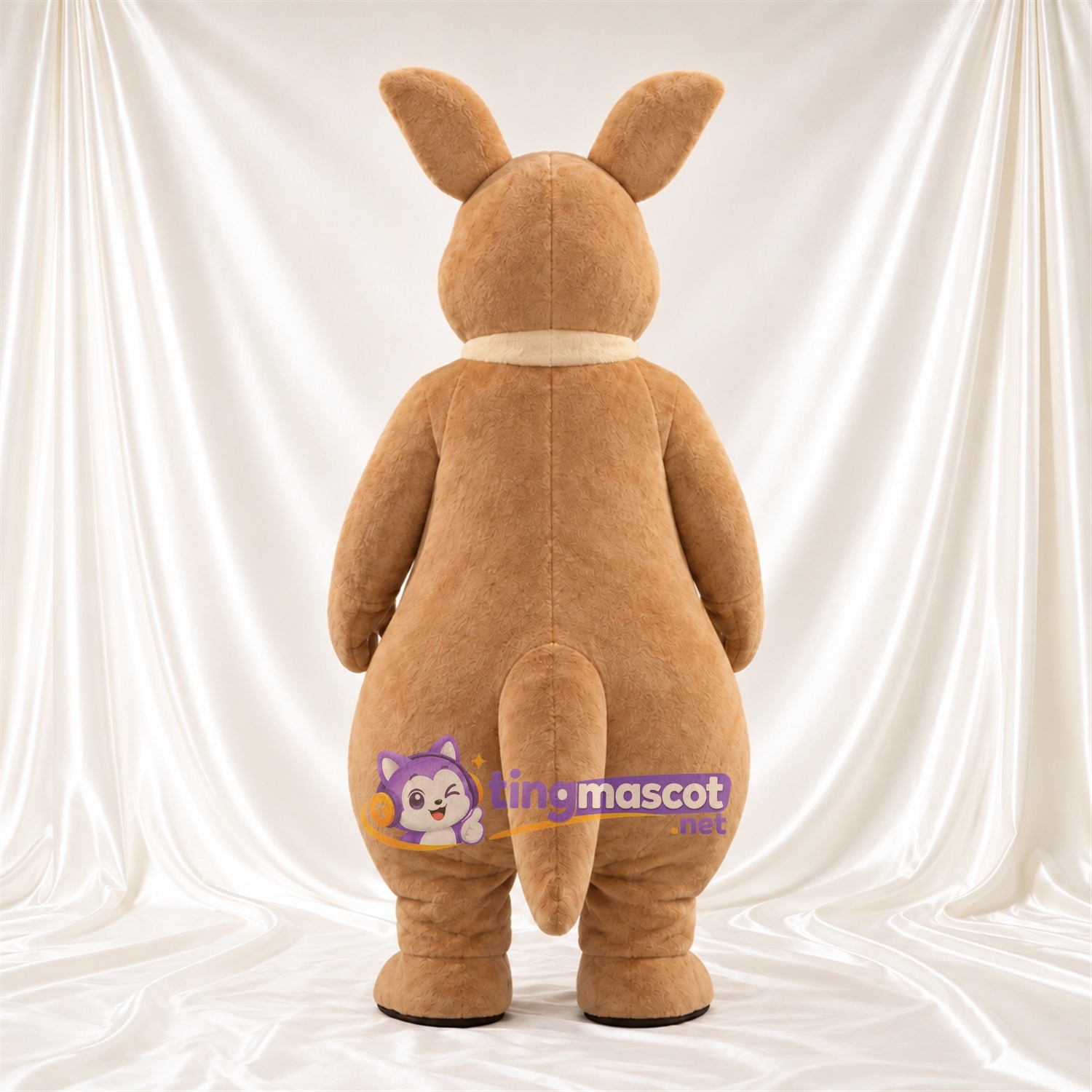 Costume de mascotte Kangourou – brun clair – Griffes (noir); Petit dans la poche Costume de mascotte Kangourou – brun clair – Griffes (noir); Petit dans la poche