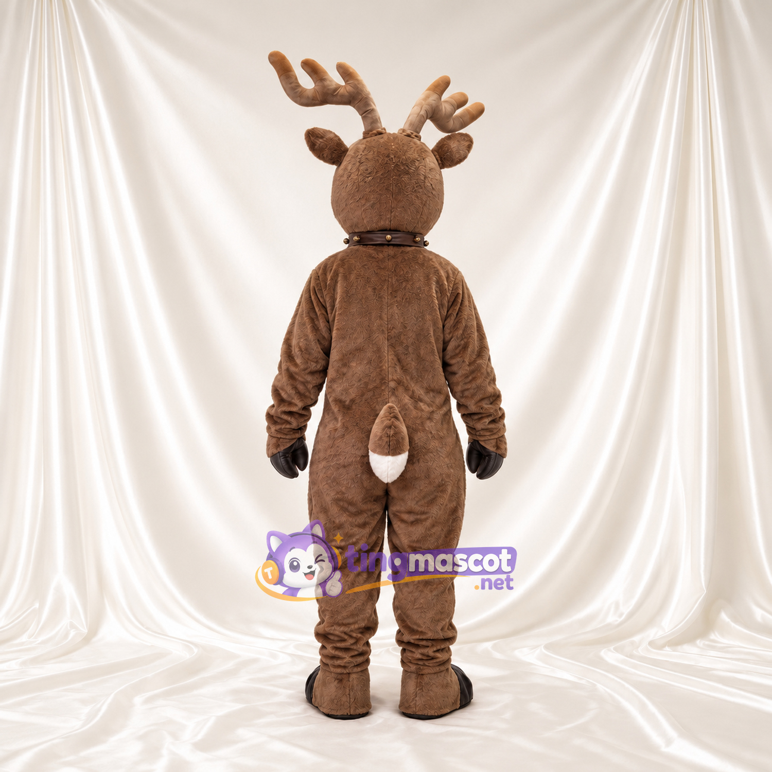 Costume de mascotte Cerf – marron – Nez (rouge); Col (noir) Costume de mascotte Cerf – marron – Nez (rouge); Col (noir)