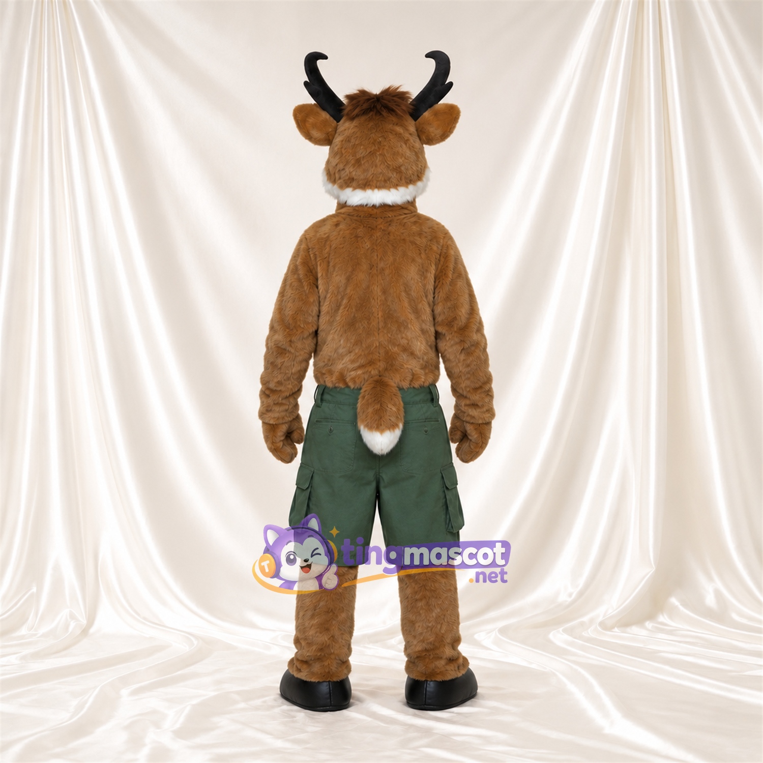 Costume de mascotte Cerf – marron – Short (vert) Costume de mascotte Cerf – marron – Short (vert)