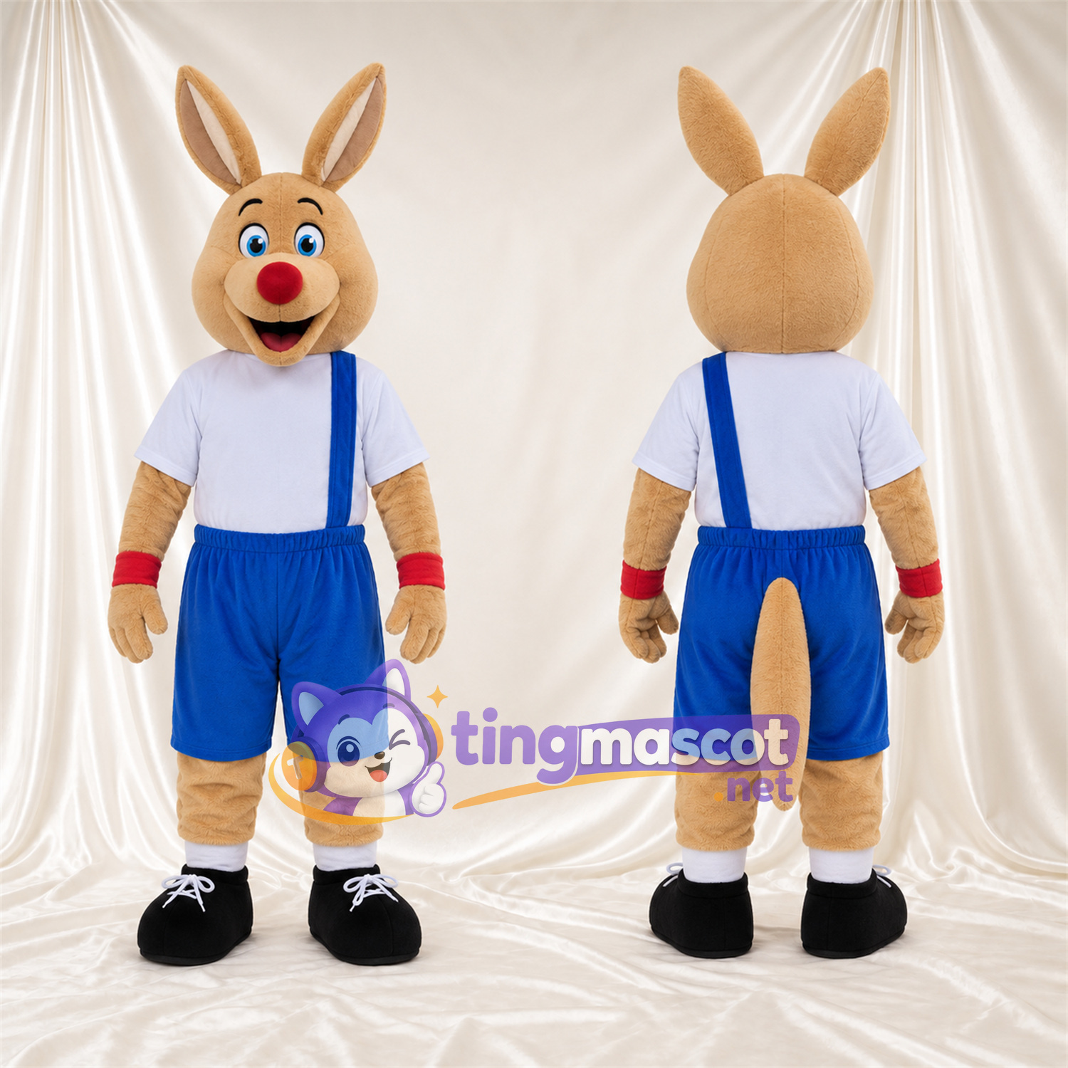 Costume de mascotte Kangourou – brun clair – Chemise (blanc); Salopette (bleu) Costume de mascotte Kangourou – brun clair – Chemise (blanc); Salopette (bleu)