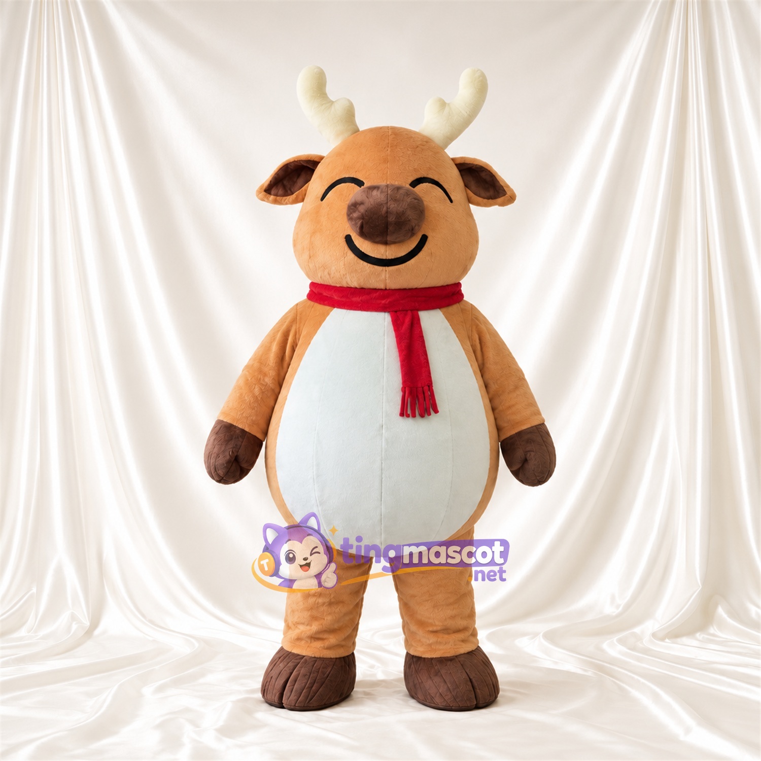 Costume de mascotte Renne – brun clair – Écharpe (rouge); Ventre (blanc) Costume de mascotte Renne – brun clair – Écharpe (rouge); Ventre (blanc)