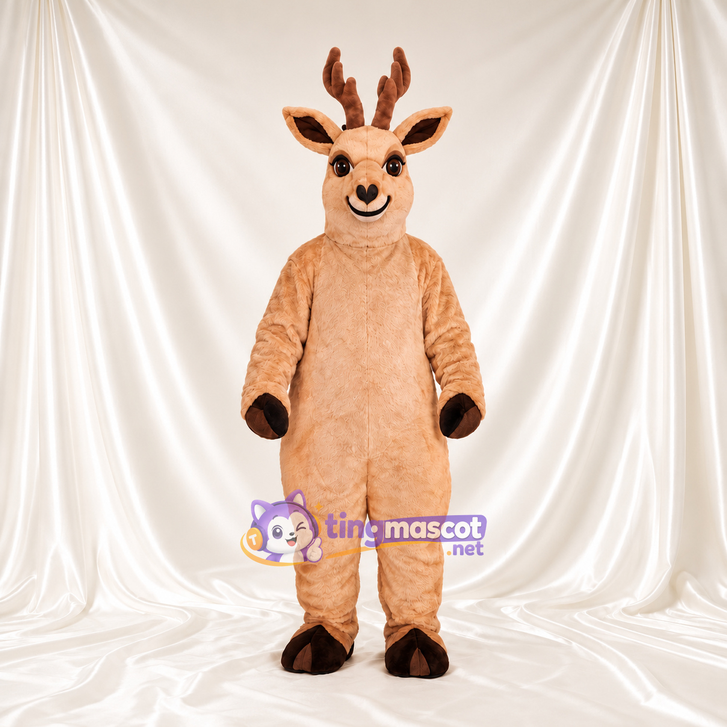 Costume de mascotte Renne – brun clair – Bois (marron); Sabots (noir) Costume de mascotte Renne – brun clair – Bois (marron); Sabots (noir)