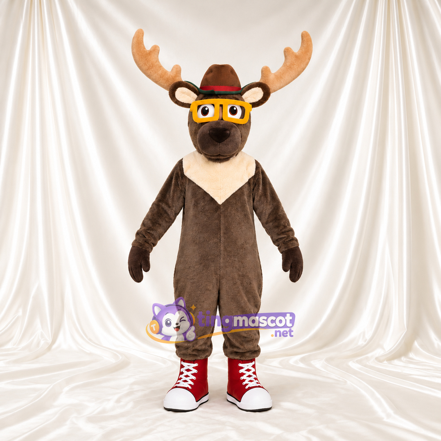 Costume de mascotte Élan – marron – Lunettes (jaune); Chapeau (marron) Costume de mascotte Élan – marron – Lunettes (jaune); Chapeau (marron)