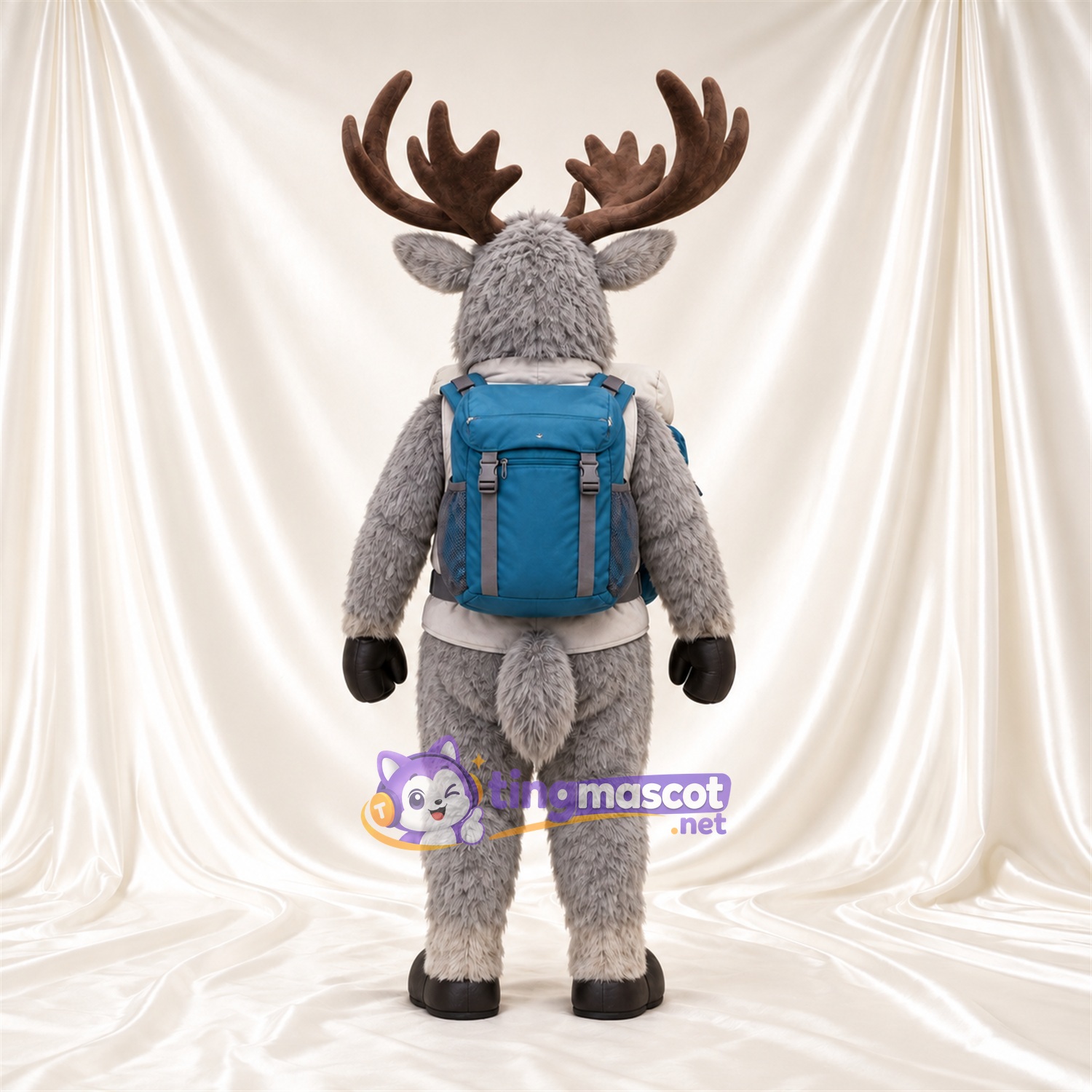 Costume de mascotte Élan – gris – Gilet (blanc); Sac à dos (bleu) Costume de mascotte Élan – gris – Gilet (blanc); Sac à dos (bleu)