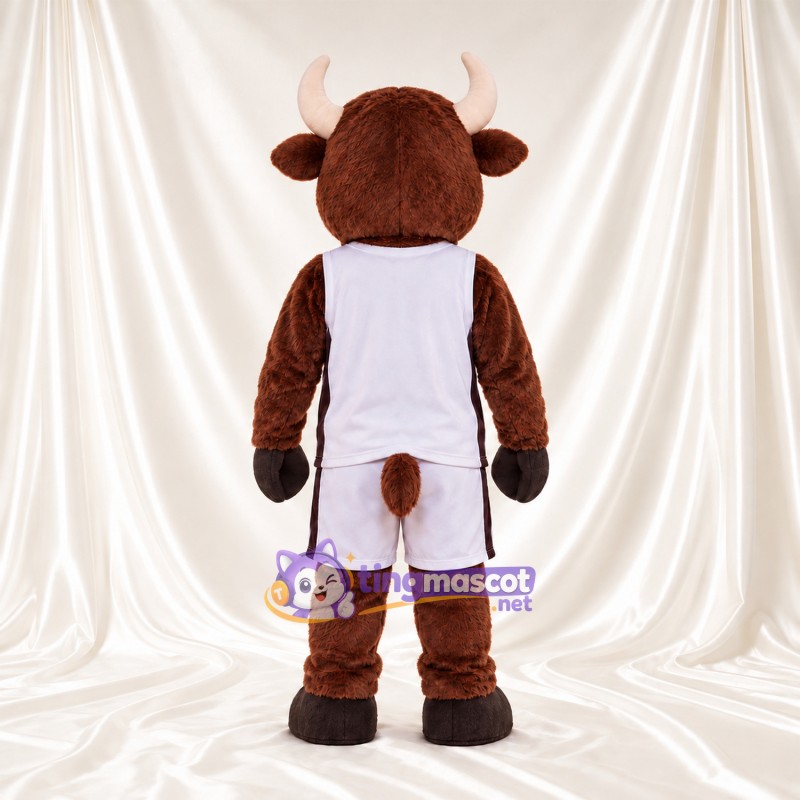Maskottchenkostüm Bison – braun – Basketballtrikot (weiß); Hörner (weiß) Maskottchenkostüm Bison – braun – Basketballtrikot (weiß); Hörner (weiß)