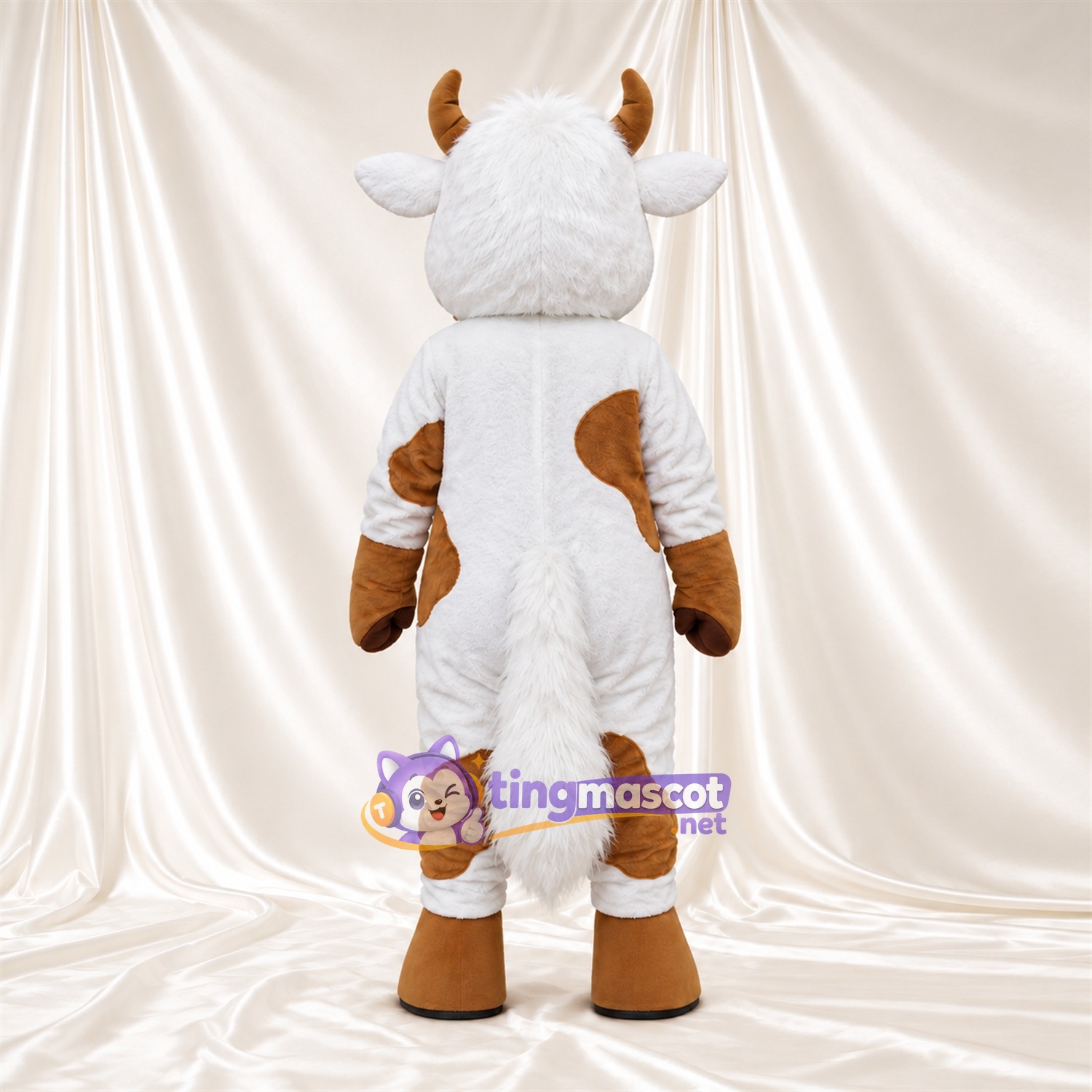 Maskottchenkostüm Kuh – braun / weiß – Hufe (braun); Gesicht (weiß) Maskottchenkostüm Kuh – braun / weiß – Hufe (braun); Gesicht (weiß)