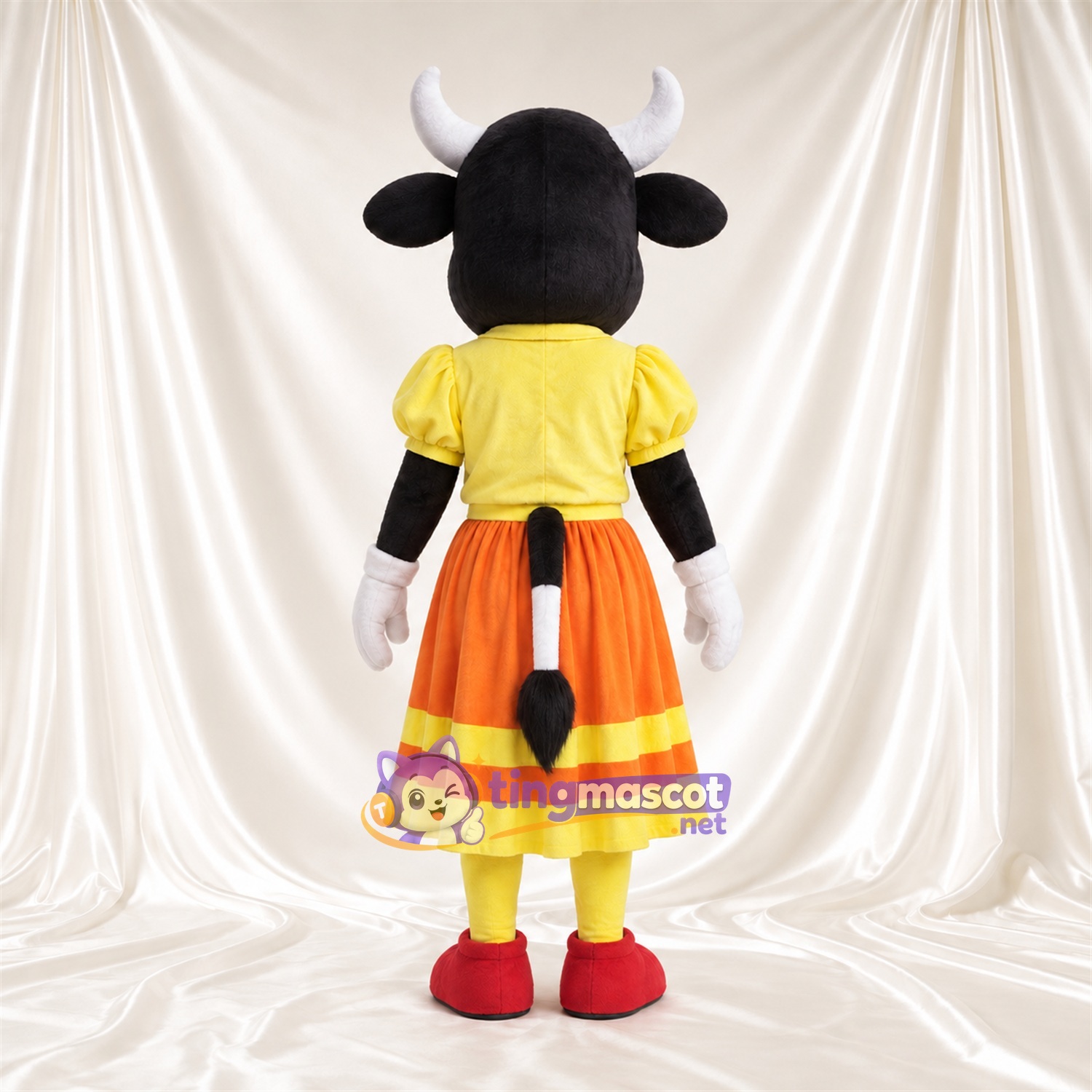 Costume de mascotte Vache – noir / blanc – Chemisier (jaune); Jupe (orange) Costume de mascotte Vache – noir / blanc – Chemisier (jaune); Jupe (orange)