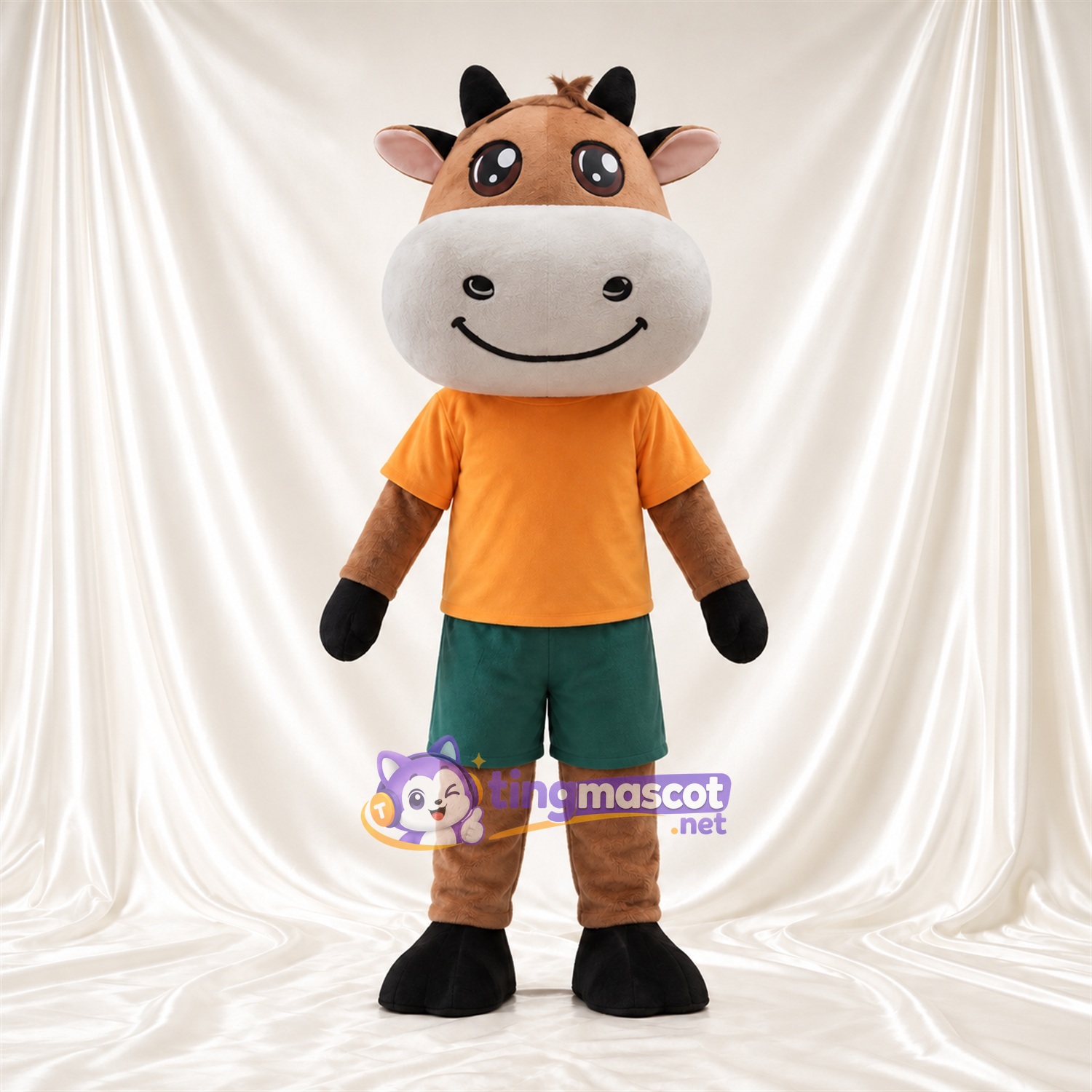 Costume de mascotte Vache – marron – Chemise (orange); Short (vert) Costume de mascotte Vache – marron – Chemise (orange); Short (vert)
