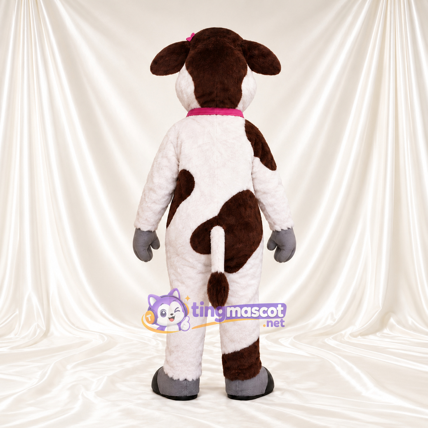 Costume de mascotte Vache – marron / blanc – Collier à clochette (rose) Costume de mascotte Vache – marron / blanc – Collier à clochette (rose)