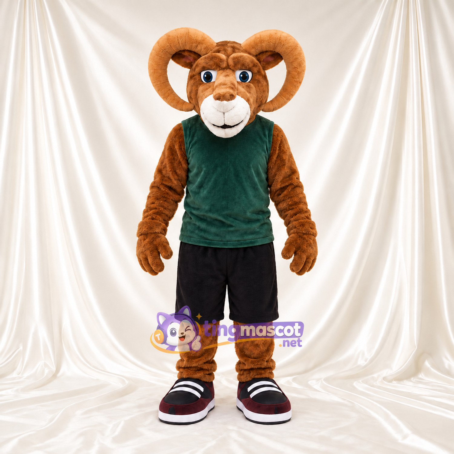 Costume de mascotte Bélier – marron – Débardeur (vert); Short (noir) Costume de mascotte Bélier – marron – Débardeur (vert); Short (noir)