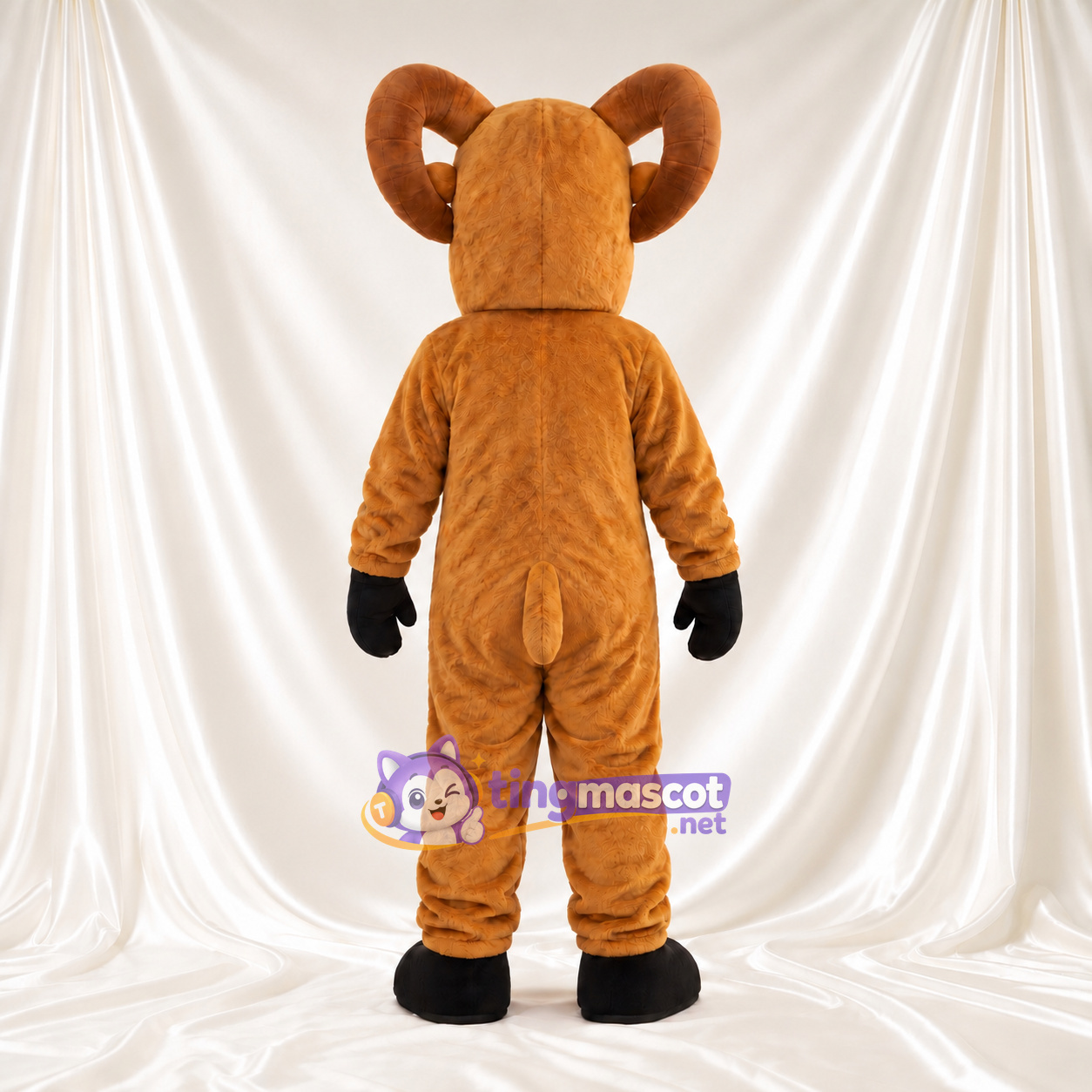 Costume de mascotte Bélier – brun clair – Sabots (noir); Cornes (marron) Costume de mascotte Bélier – brun clair – Sabots (noir); Cornes (marron)