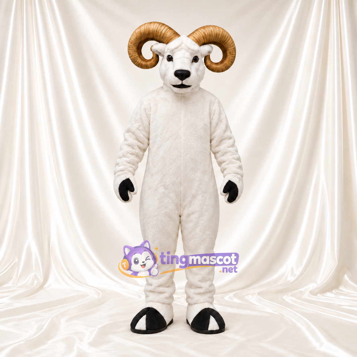 Costume de mascotte Bélier – blanc – Cornes (brun clair); Gants (noir) Costume de mascotte Bélier – blanc – Cornes (brun clair); Gants (noir)