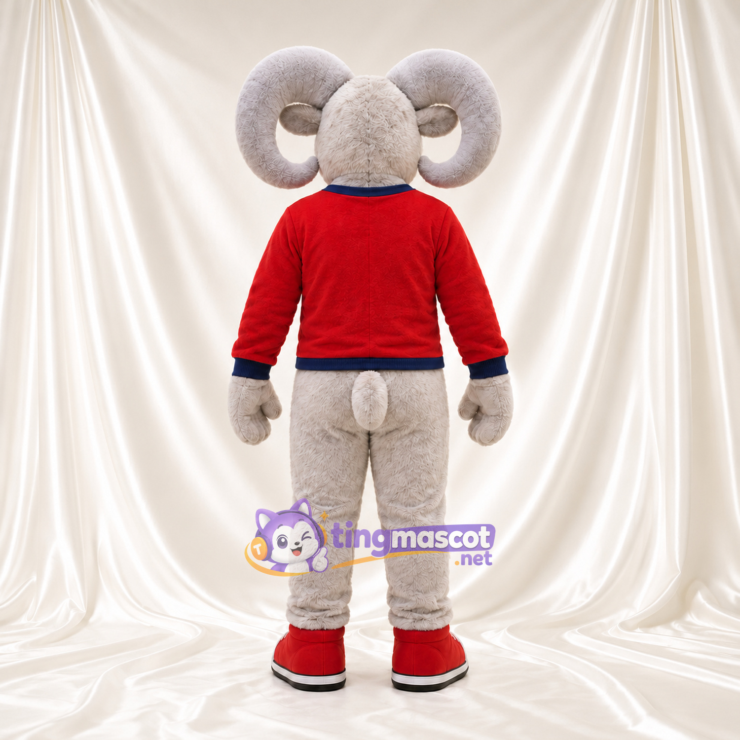 Costume de mascotte Bélier – gris – Pull (rouge); Pantalon (beige) Costume de mascotte Bélier – gris – Pull (rouge); Pantalon (beige)