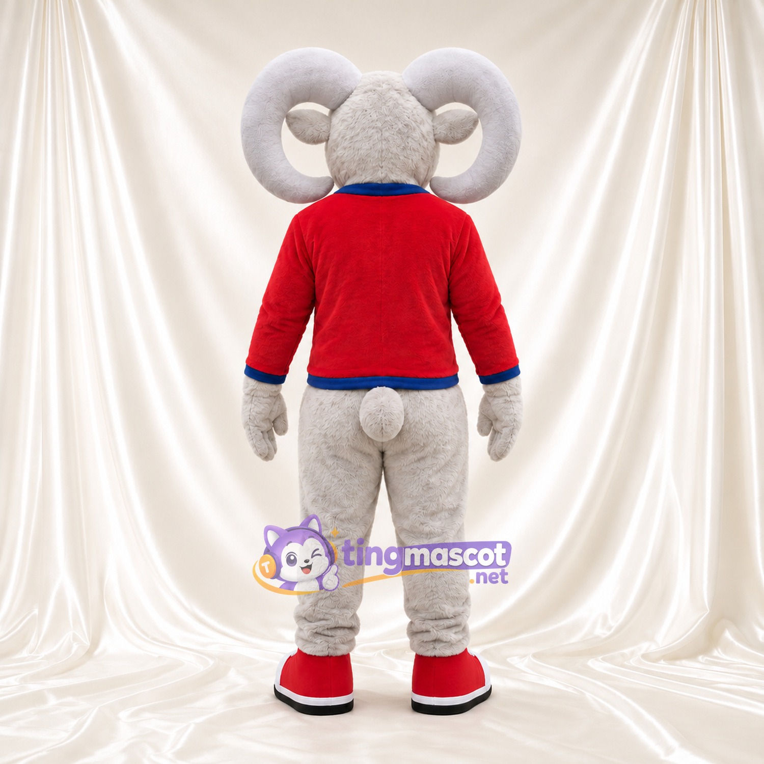 Costume de mascotte Bélier – gris – Pull (rouge); Pantalon (beige) Costume de mascotte Bélier – gris – Pull (rouge); Pantalon (beige)