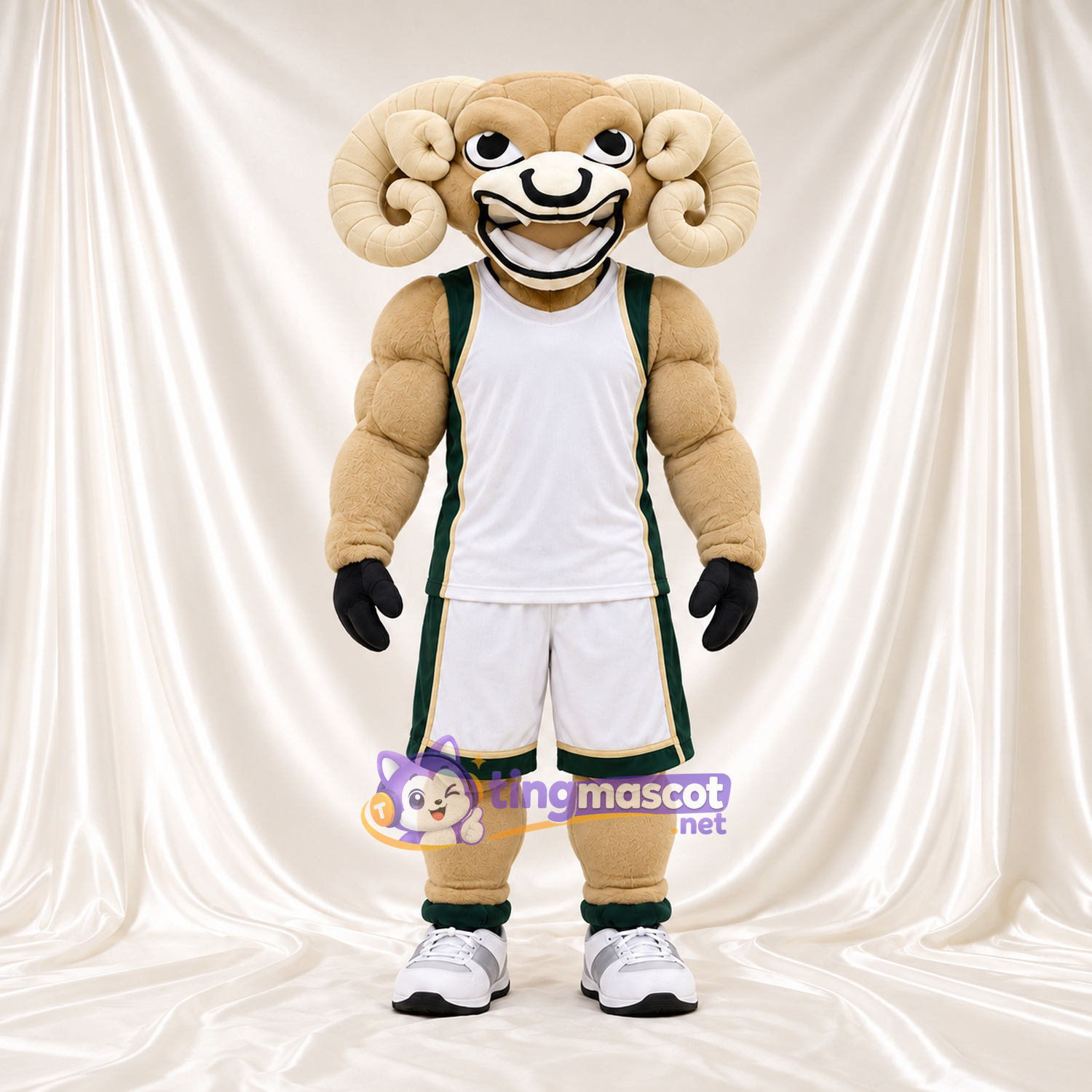 Costume de mascotte Bélier – crème – Tenue de basket (blanc / vert) Costume de mascotte Bélier – crème – Tenue de basket (blanc / vert)
