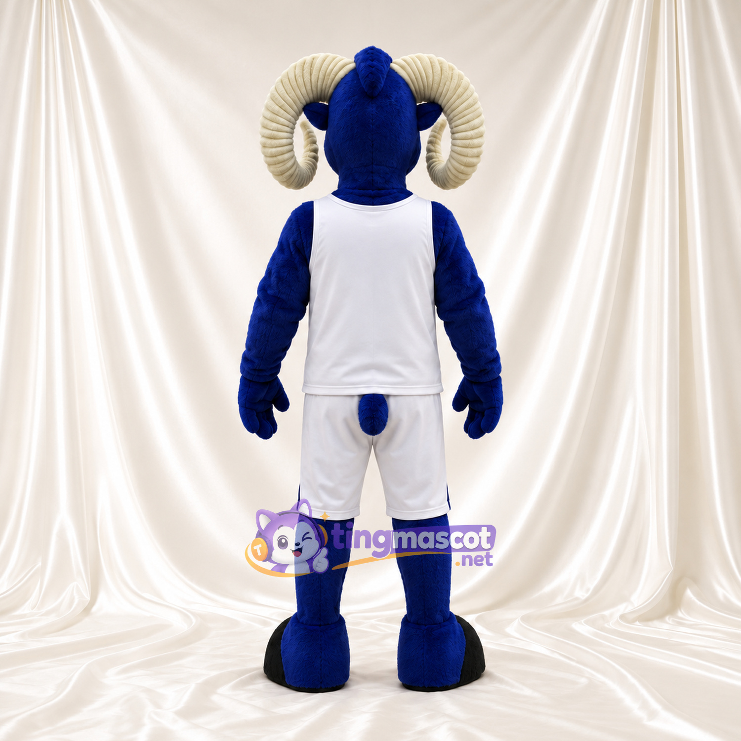 Costume de mascotte Bélier – bleu – Tenue de basket (blanc) Costume de mascotte Bélier – bleu – Tenue de basket (blanc)