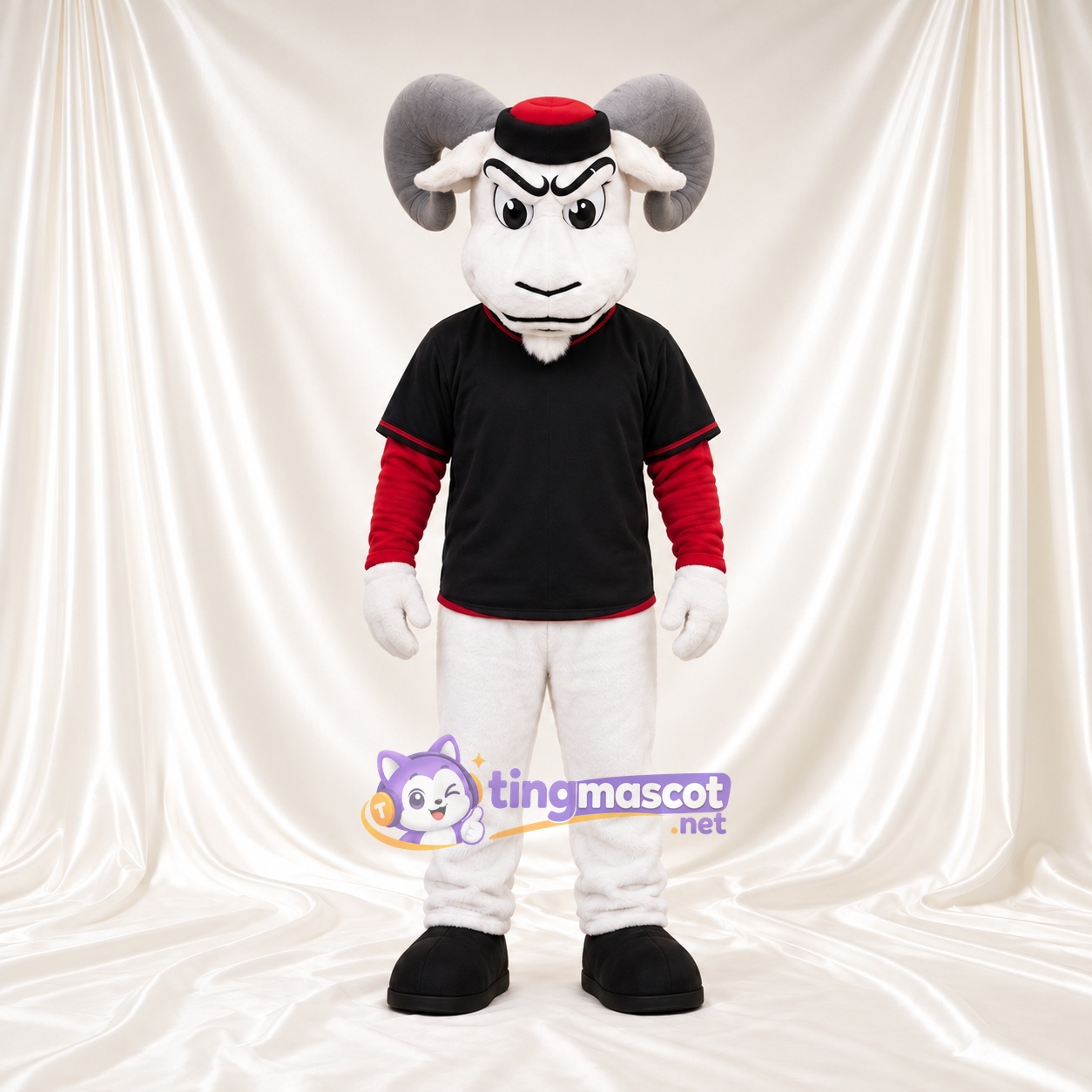 Costume de mascotte Bélier – blanc – Chemise (noir); Pantalon (blanc) Costume de mascotte Bélier – blanc – Chemise (noir); Pantalon (blanc)