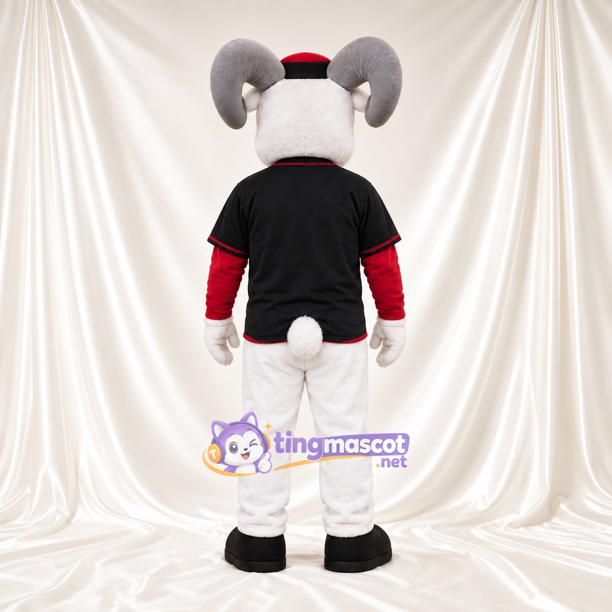 Costume de mascotte Bélier – blanc – Chemise (noir); Pantalon (blanc) Costume de mascotte Bélier – blanc – Chemise (noir); Pantalon (blanc)