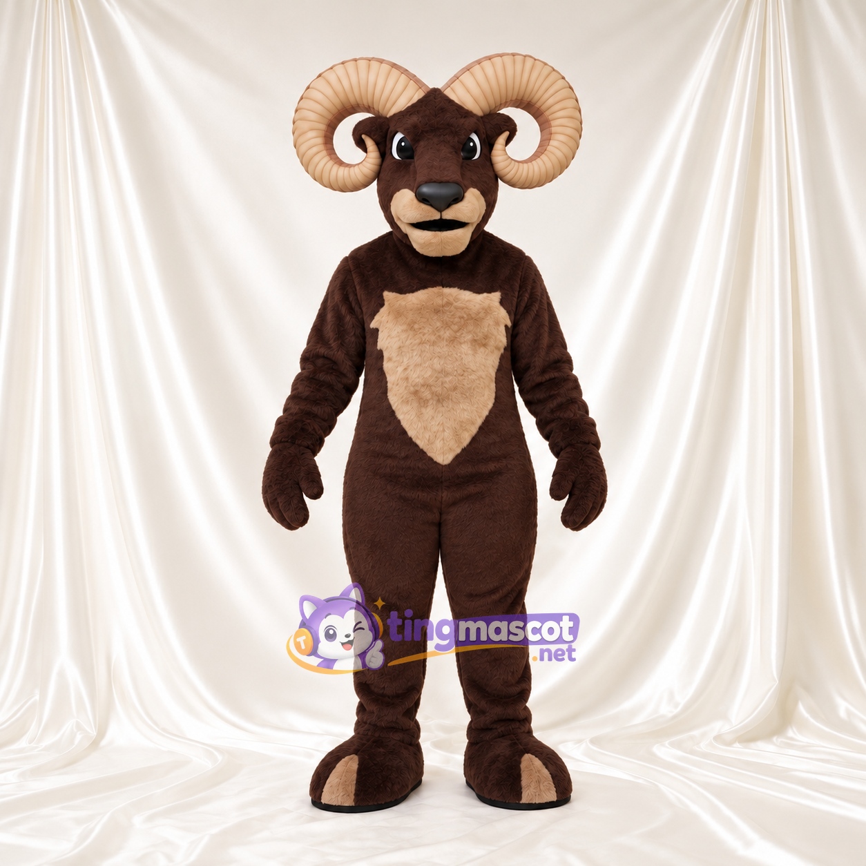 Costume de mascotte Bélier – marron – Torse (brun clair); Cornes (brun clair) Costume de mascotte Bélier – marron – Torse (brun clair); Cornes (brun clair)