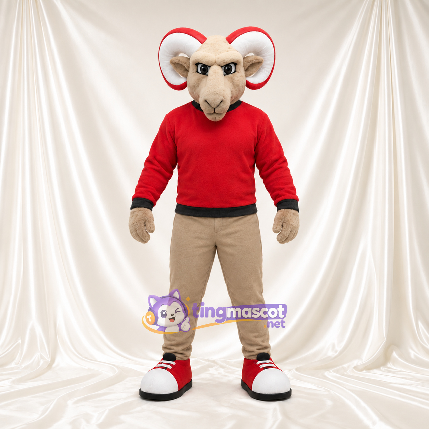 Costume de mascotte Bélier – brun clair – Pull (rouge); Pantalon (beige) Costume de mascotte Bélier – brun clair – Pull (rouge); Pantalon (beige)