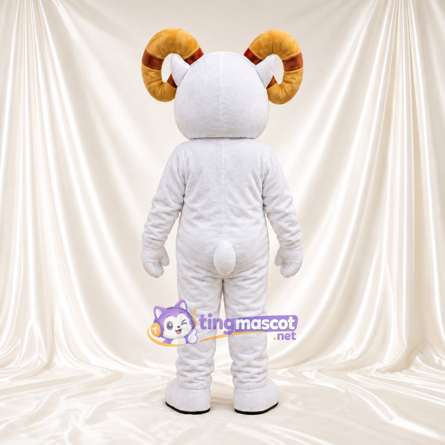 Costume de mascotte Bélier – blanc – Cornes (jaune); Gants (blanc) Costume de mascotte Bélier – blanc – Cornes (jaune); Gants (blanc)