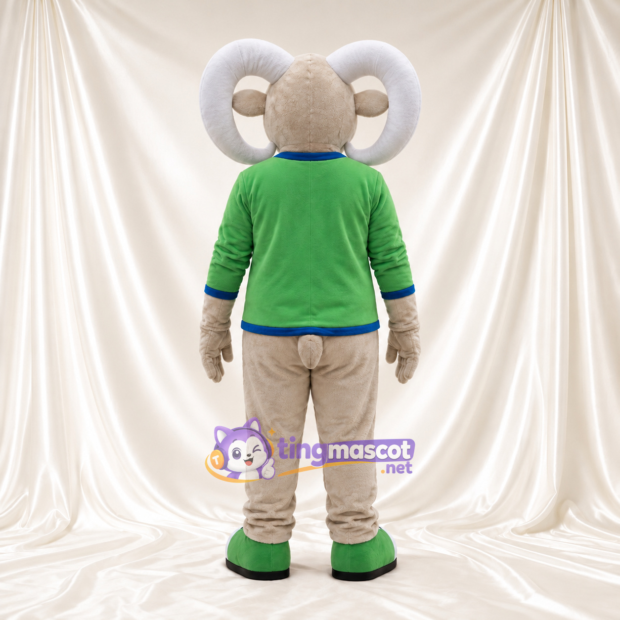 Costume de mascotte Bélier – brun clair – Pull (vert); Pantalon (beige) Costume de mascotte Bélier – brun clair – Pull (vert); Pantalon (beige)