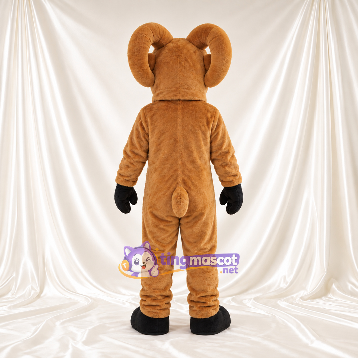 Costume de mascotte Bélier – brun clair – Sabots (noir); Cornes (marron) Costume de mascotte Bélier – brun clair – Sabots (noir); Cornes (marron)