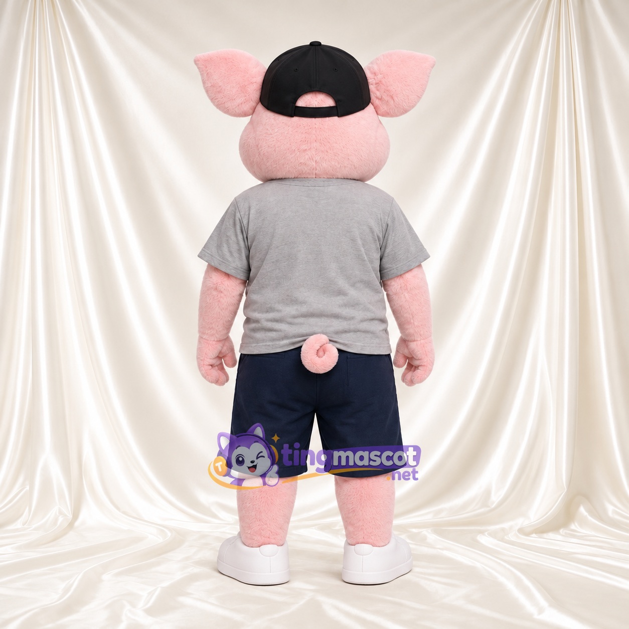 Costume de mascotte Cochon – rose – Chemise (gris); Short (noir) Costume de mascotte Cochon – rose – Chemise (gris); Short (noir)