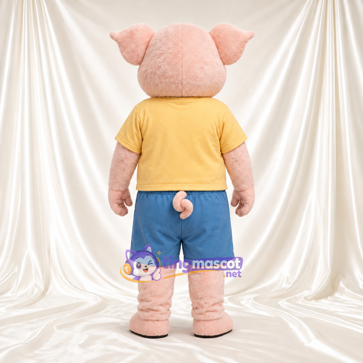 Costume de mascotte Cochon – rose – Chemise (jaune); Short (bleu) Costume de mascotte Cochon – rose – Chemise (jaune); Short (bleu)