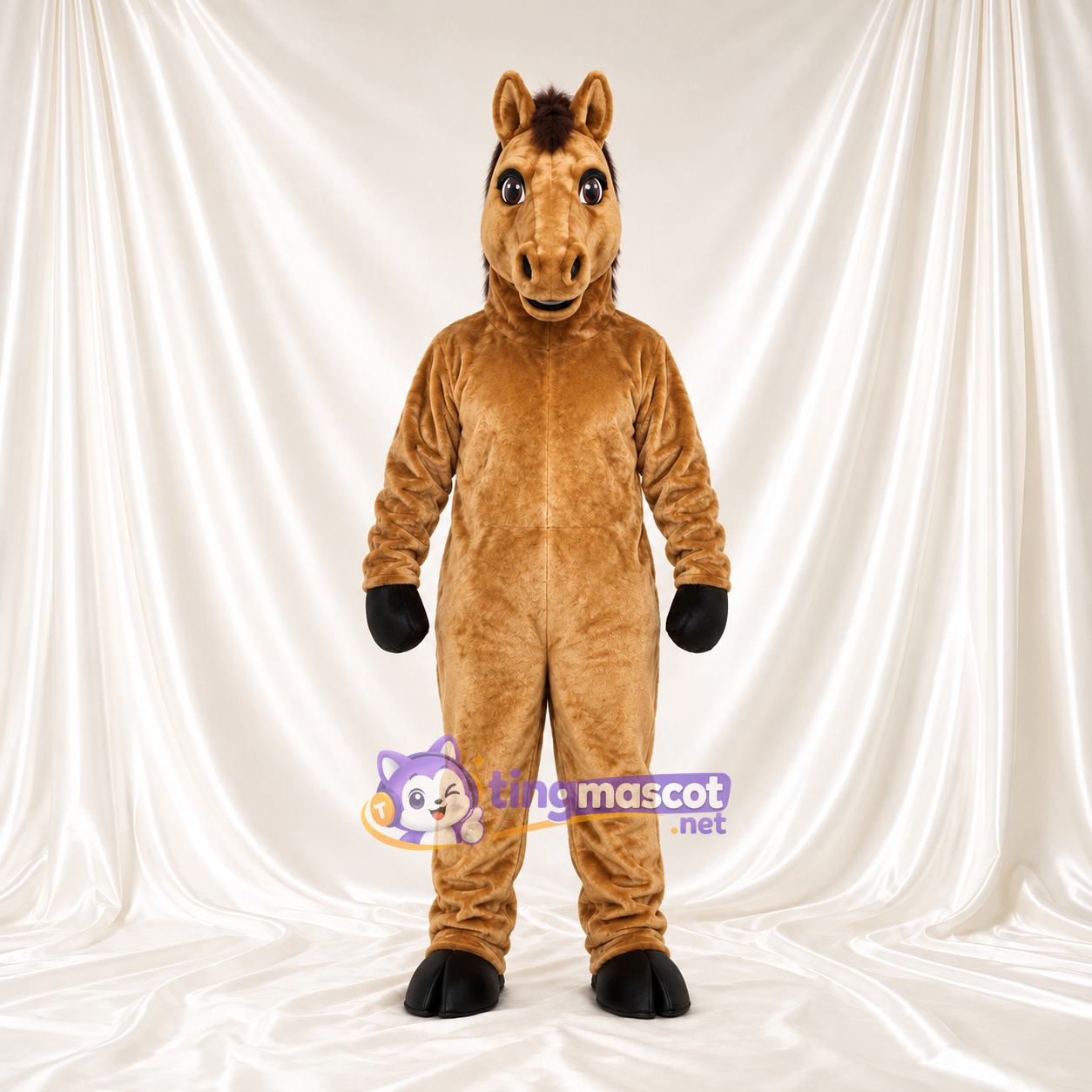 Maskottchenkostüm Pferd – goldbraun – Mähne (braun); Handschuhe (schwarz) Maskottchenkostüm Pferd – goldbraun – Mähne (braun); Handschuhe (schwarz)