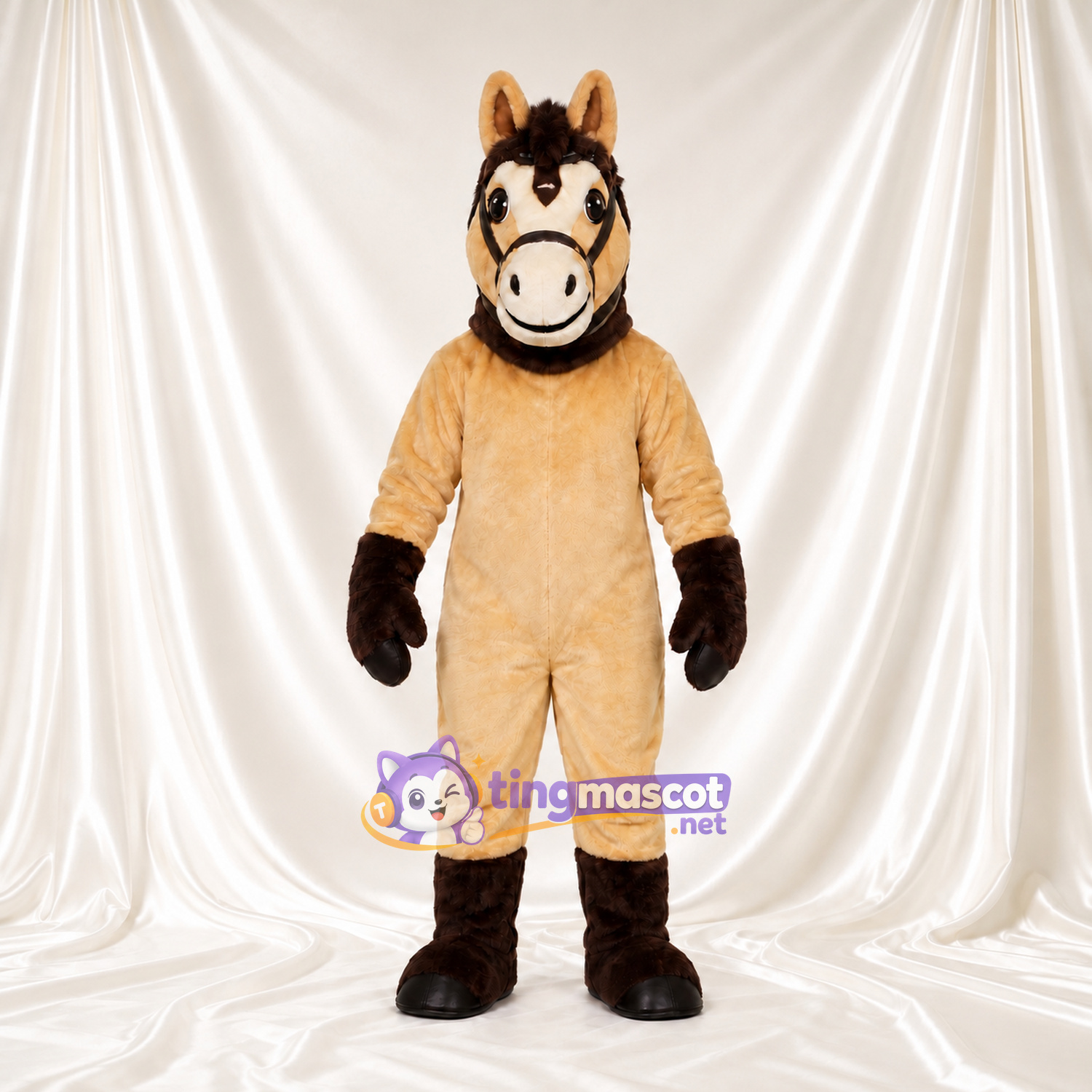 Costume de mascotte Cheval – brun clair – Bride; Sabots (marron) Costume de mascotte Cheval – brun clair – Bride; Sabots (marron)