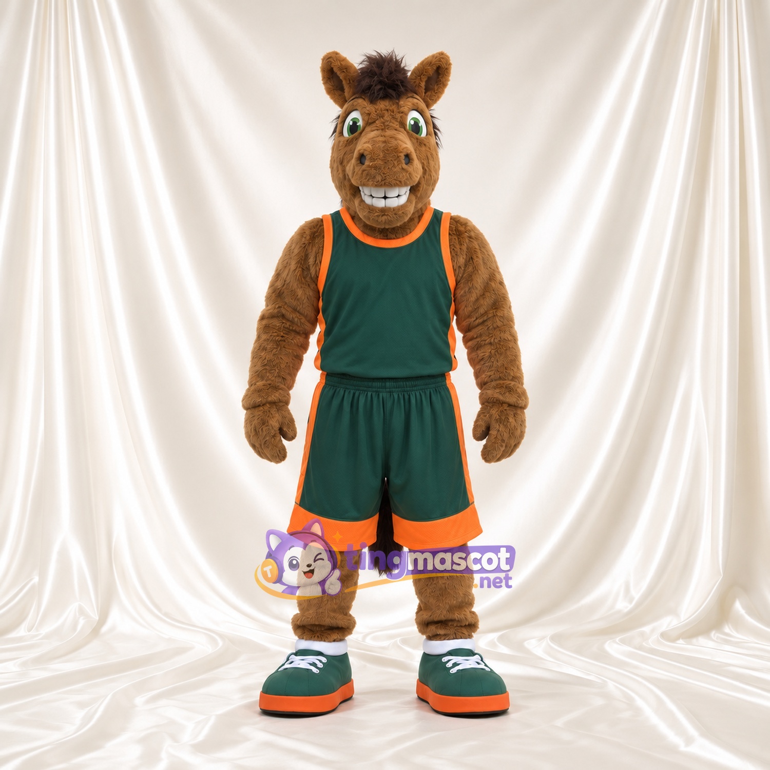 Maskottchenkostüm Kamel – braun – Basketballtrikot (grün); Besatz (orange) Maskottchenkostüm Kamel – braun – Basketballtrikot (grün); Besatz (orange)
