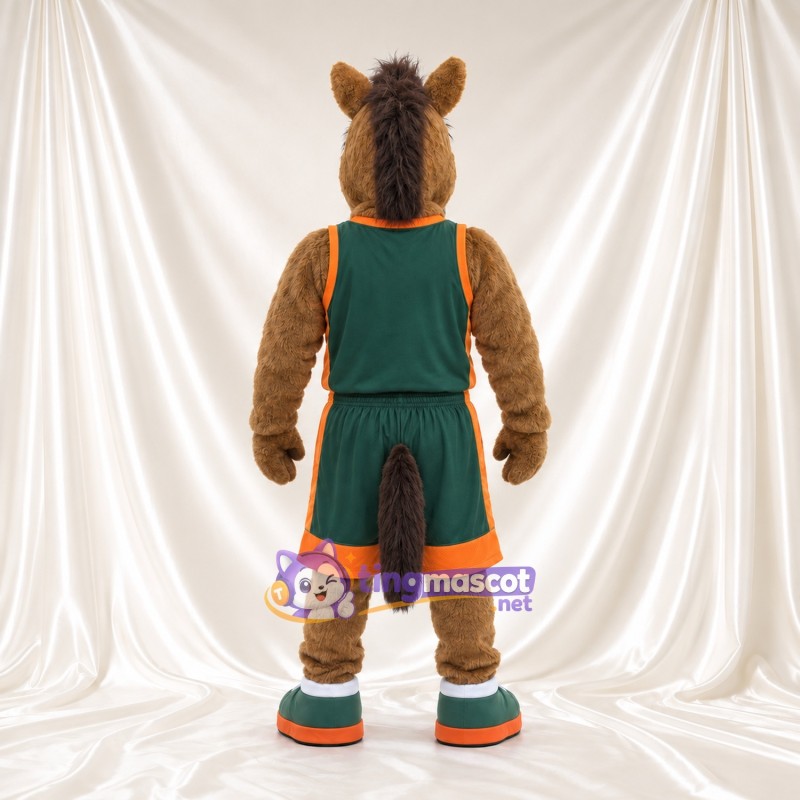Maskottchenkostüm Kamel – braun – Basketballtrikot (grün); Besatz (orange) Maskottchenkostüm Kamel – braun – Basketballtrikot (grün); Besatz (orange)