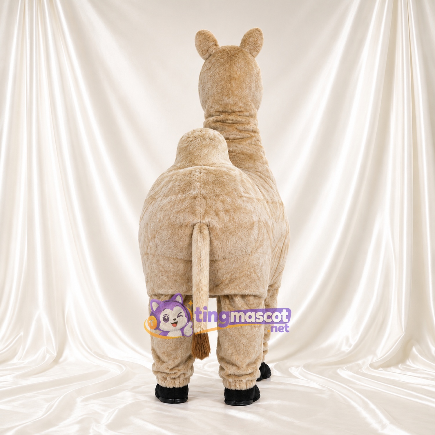 Beige Camel Mascot Costume - Long Neck and Four-Legged Body Beige Camel Mascot Costume - Long Neck and Four-Legged Body