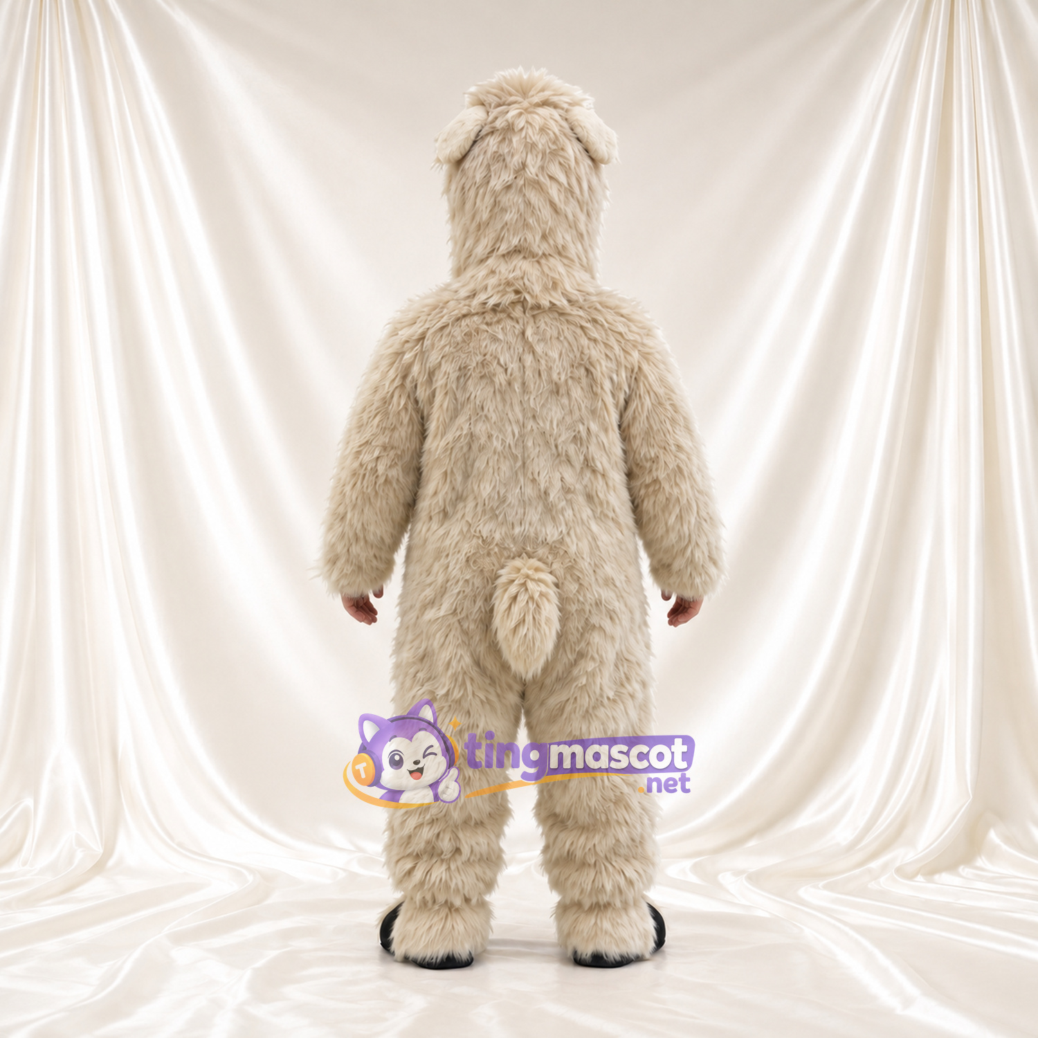Costume de mascotte Alpaga – crème – Toison (hirsute); Sabots (noir) Costume de mascotte Alpaga – crème – Toison (hirsute); Sabots (noir)