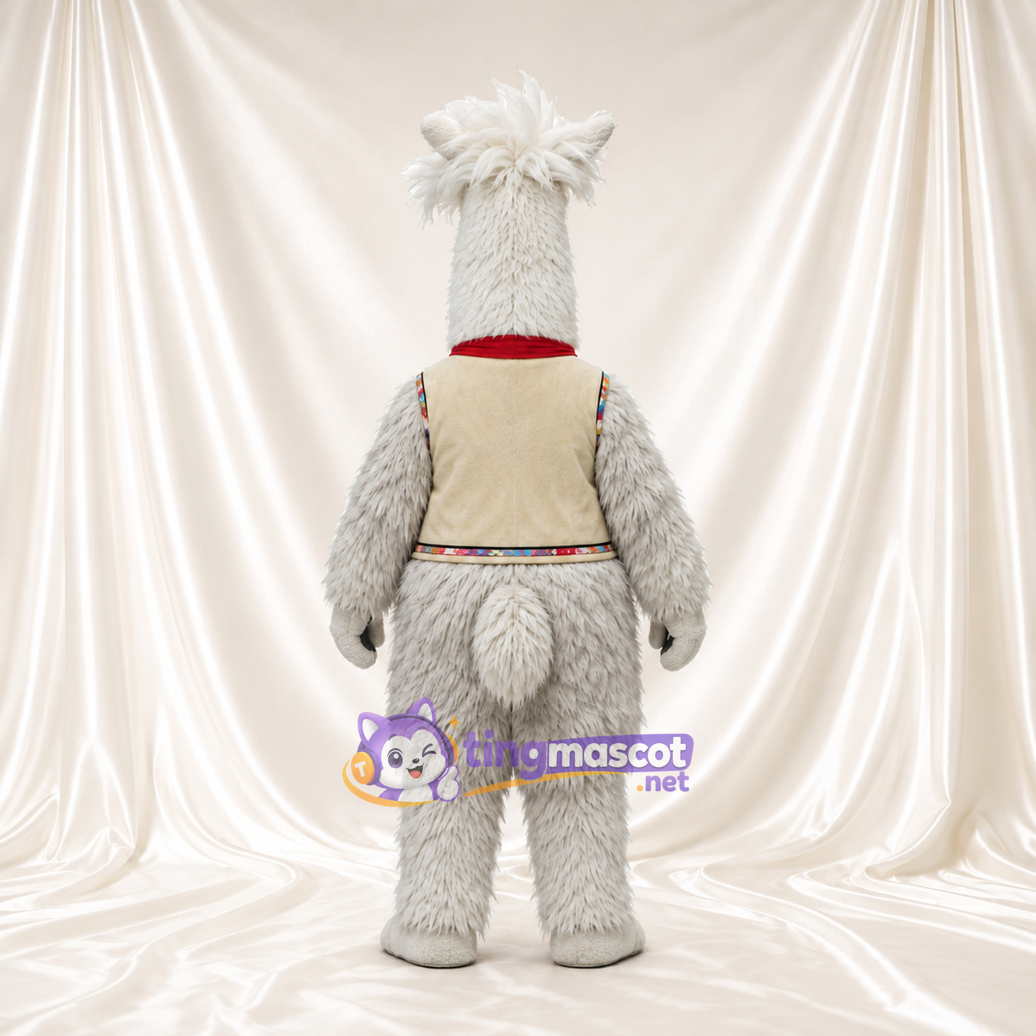 Costume de mascotte Alpaga – gris – Gilet (crème); Écharpe (rouge) Costume de mascotte Alpaga – gris – Gilet (crème); Écharpe (rouge)