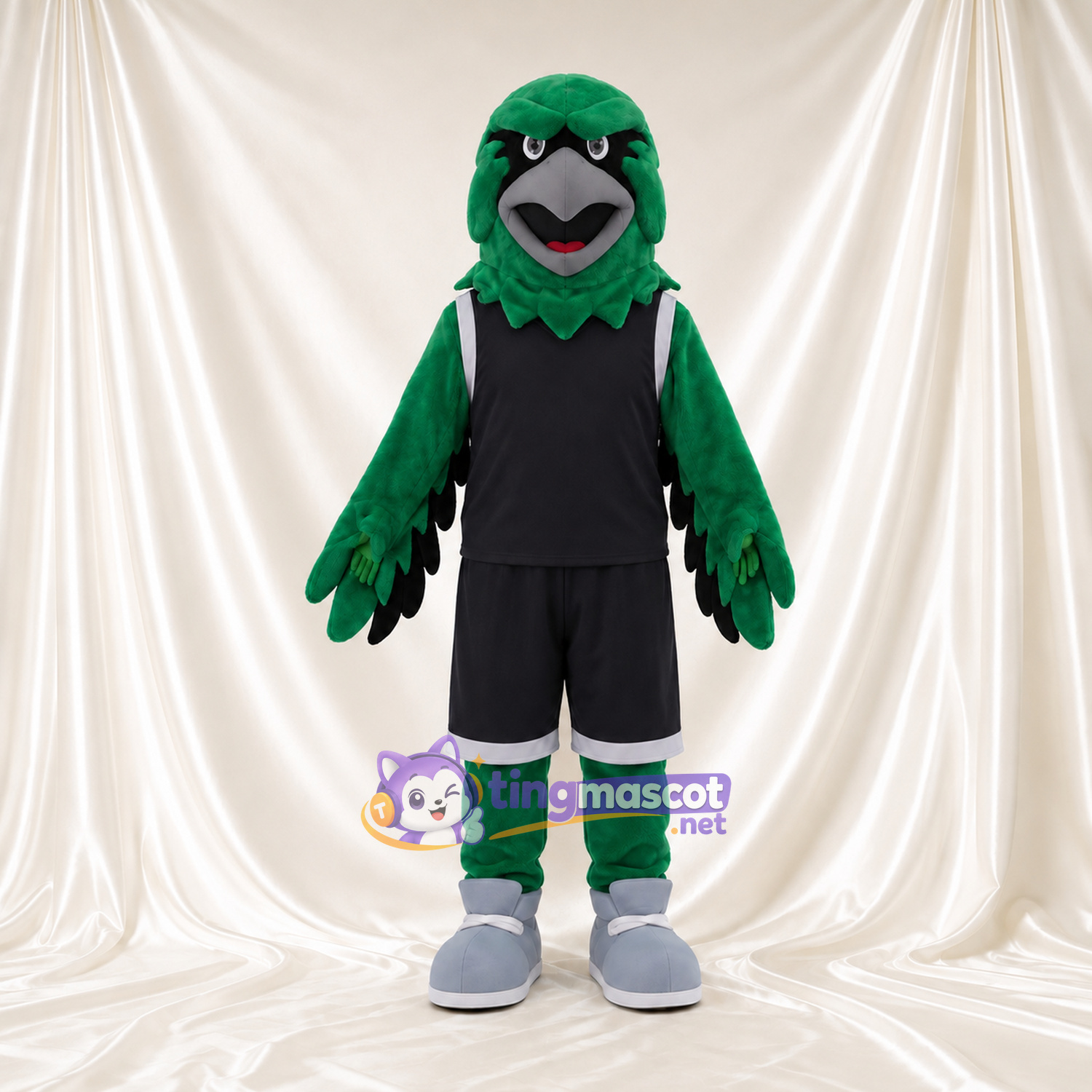 Maskottchenkostüm Rabe – grün – Basketballtrikot (schwarz); Sneaker (grau) Maskottchenkostüm Rabe – grün – Basketballtrikot (schwarz); Sneaker (grau)
