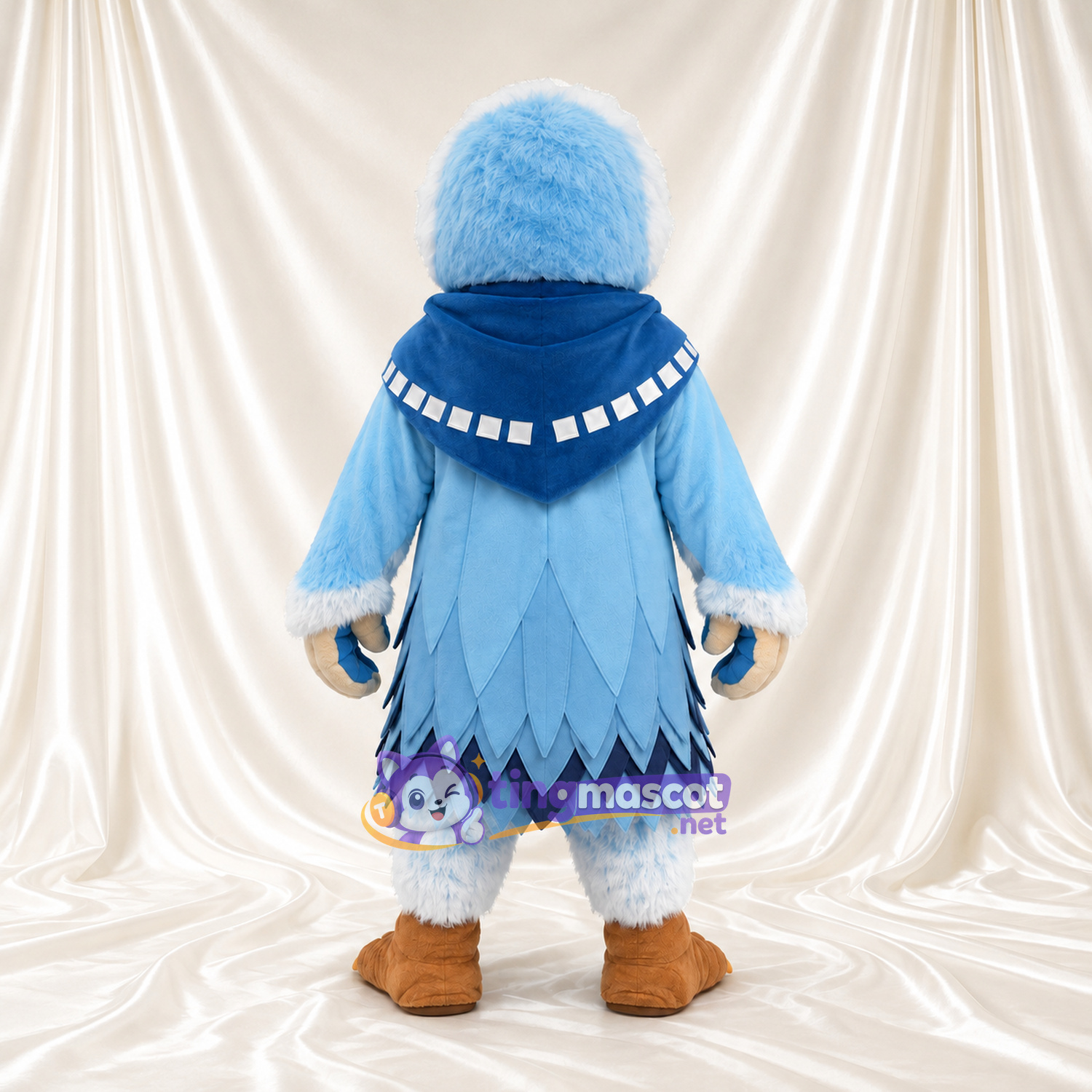 Costume de mascotte Aigle – bleu clair – Écharpe (bleu, à motifs); Serres (orange) Costume de mascotte Aigle – bleu clair – Écharpe (bleu, à motifs); Serres (orange)