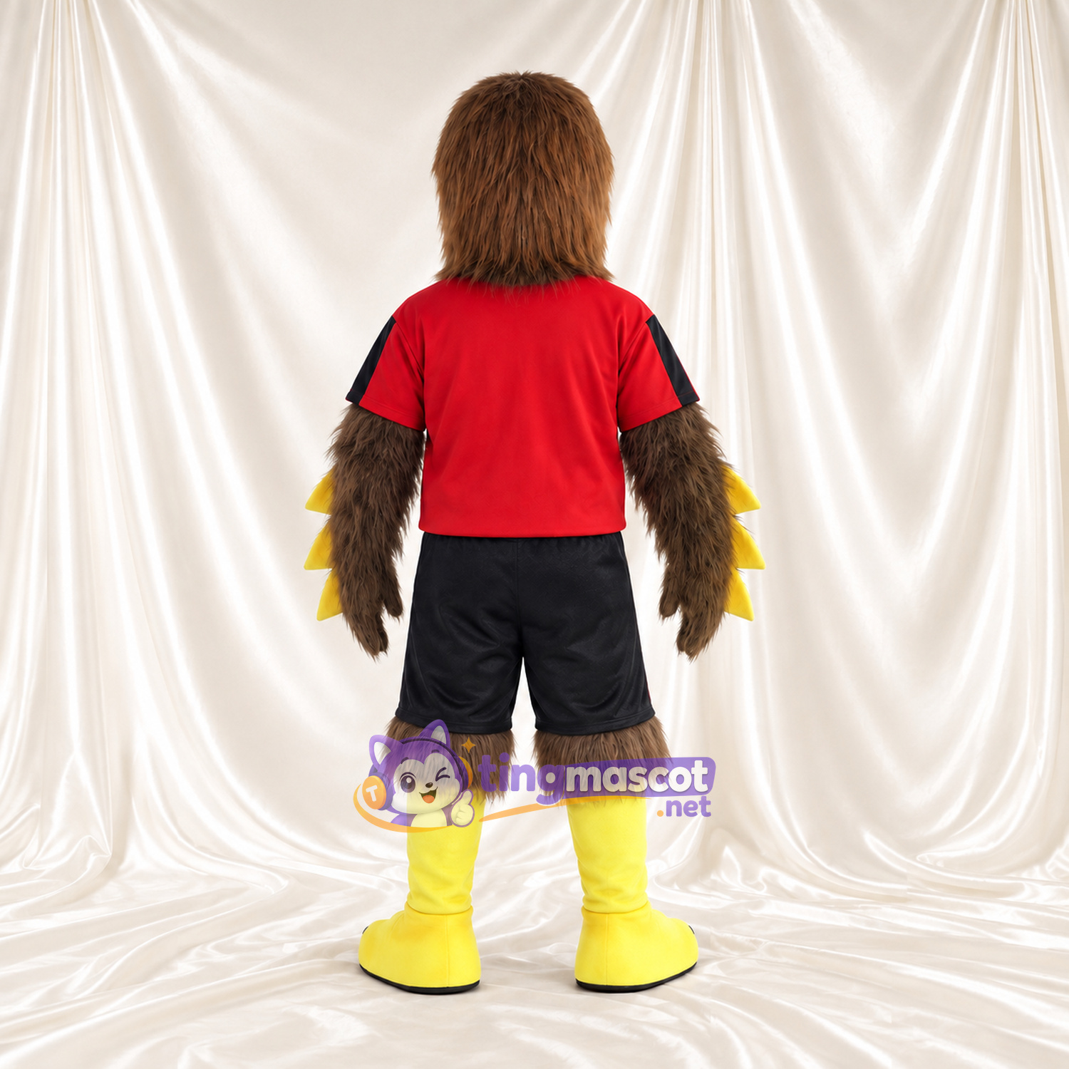 Costume de mascotte Faucon – marron – T-shirt (rouge); Short (noir, de sport) Costume de mascotte Faucon – marron – T-shirt (rouge); Short (noir, de sport)